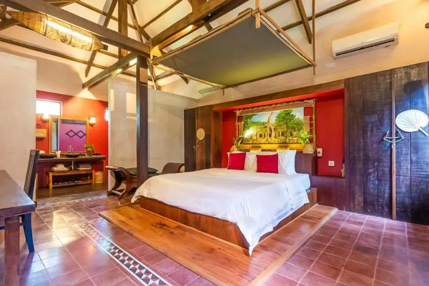 Bed in Maison Model d'Angkor