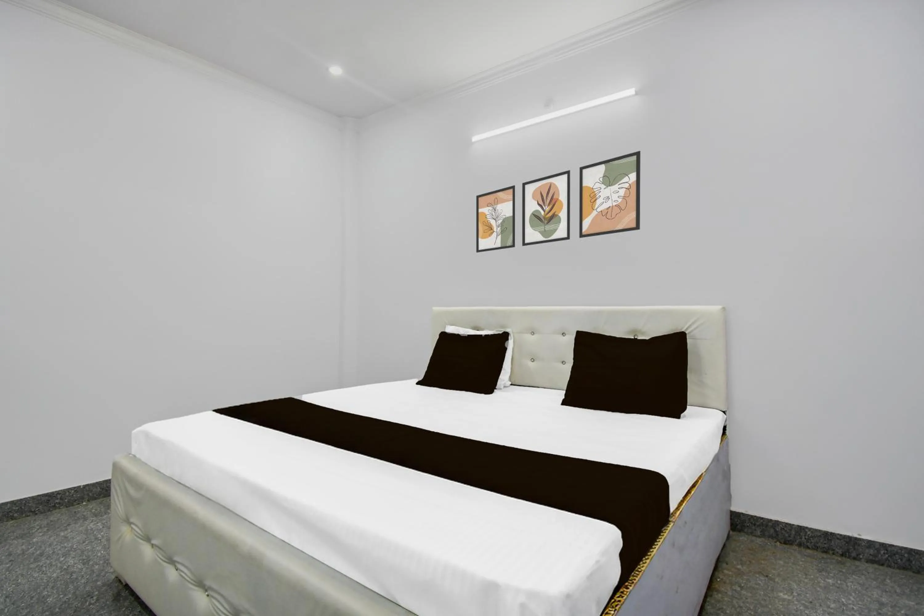 Bedroom in Hotel O Shri Balaji Marriage Lawn And Hotel