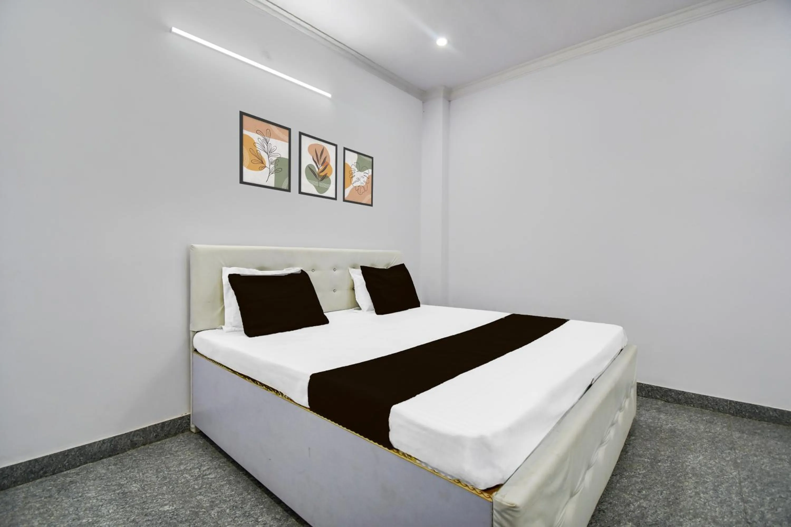 Bedroom in Hotel O Shri Balaji Marriage Lawn And Hotel