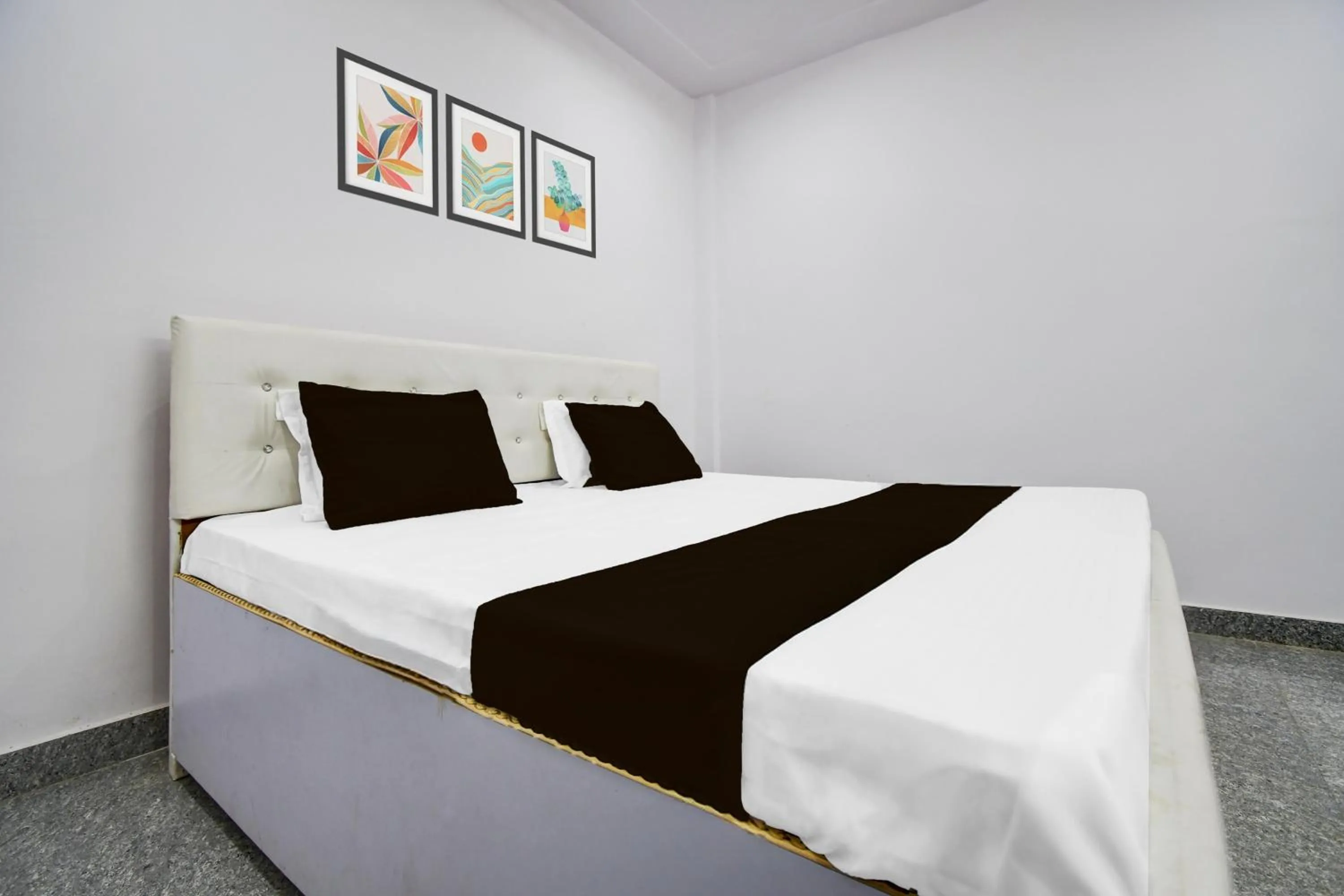 Bedroom in Hotel O Shri Balaji Marriage Lawn And Hotel