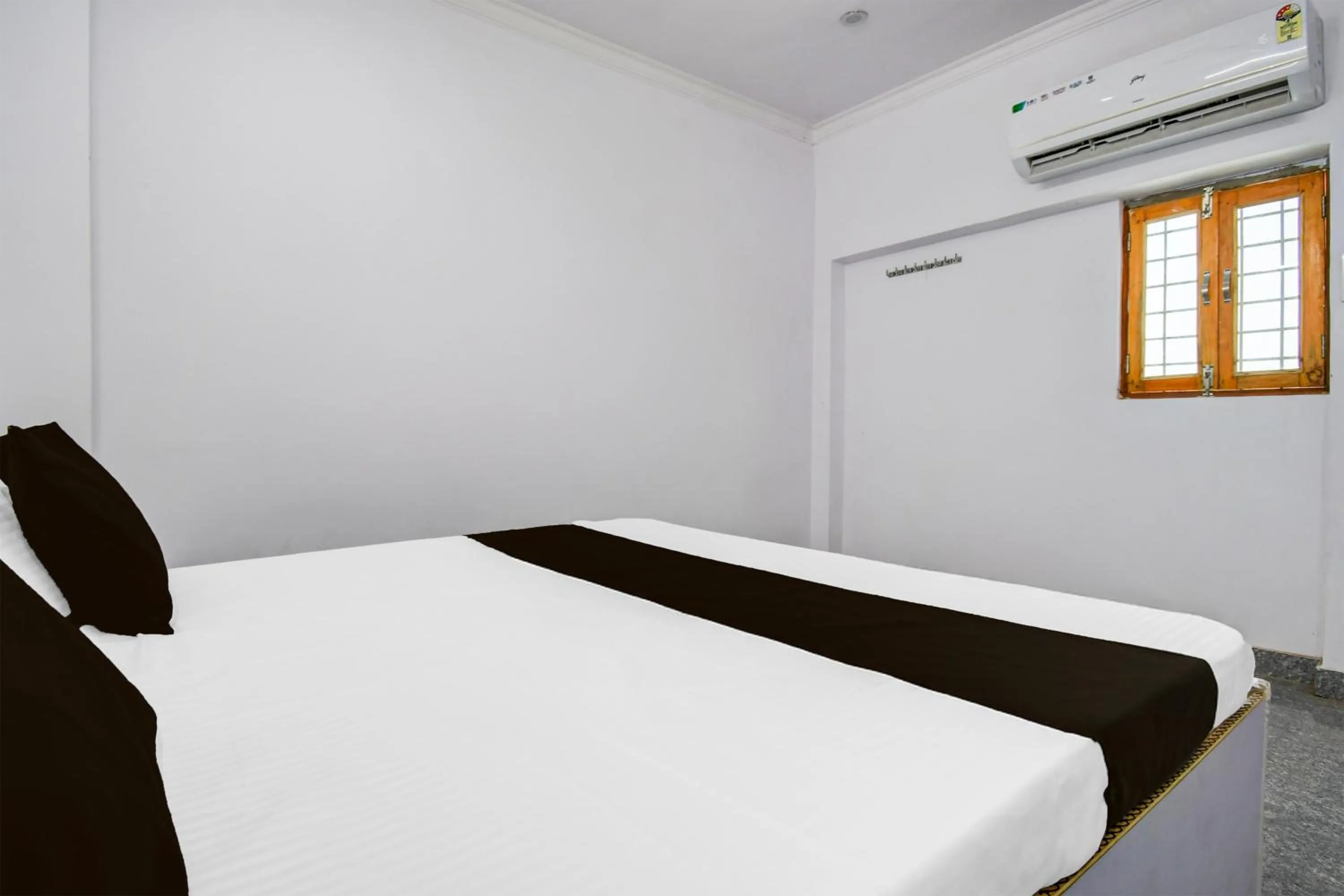 Bedroom in Hotel O Shri Balaji Marriage Lawn And Hotel