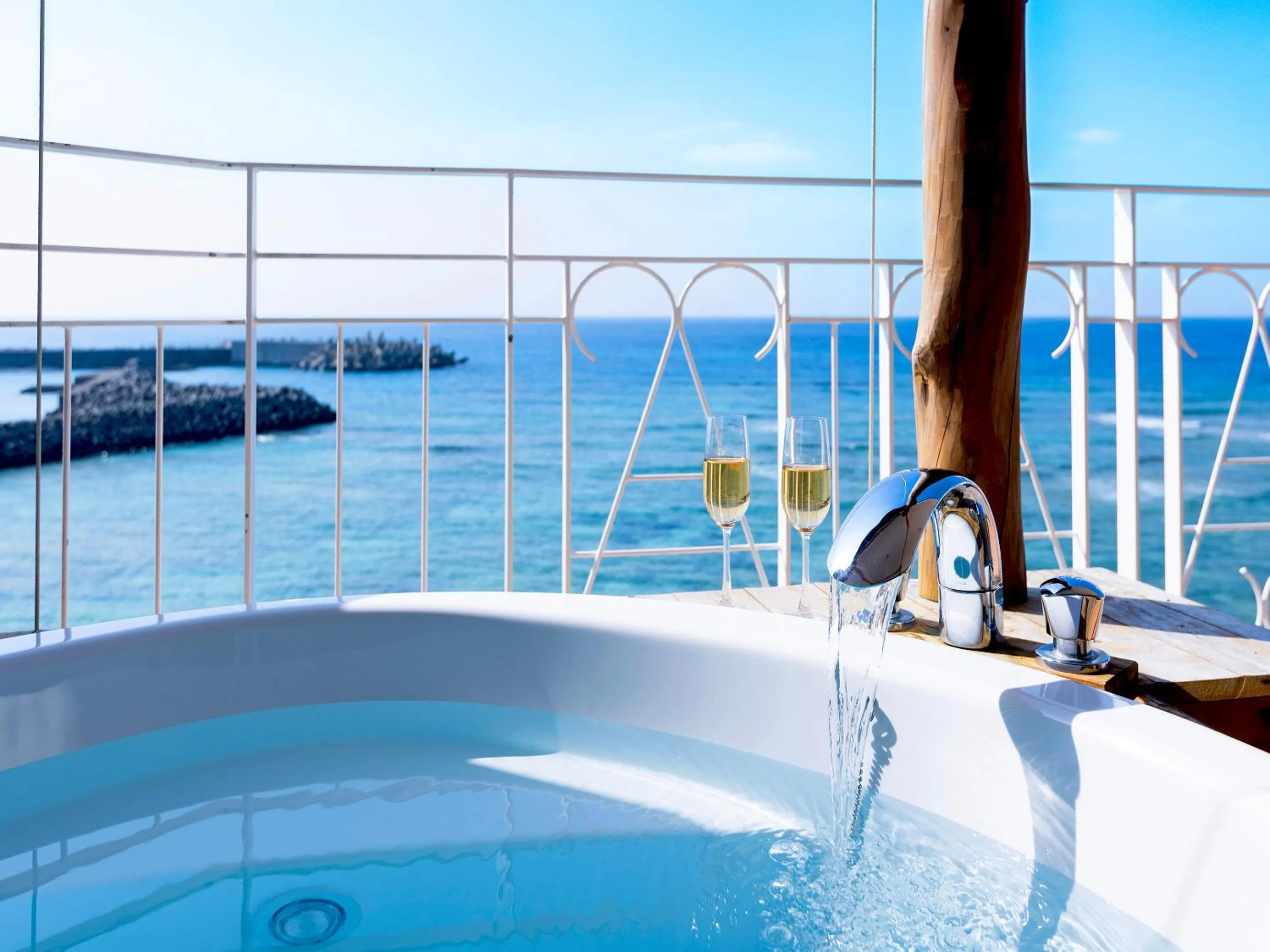 Hot Tub in Umi No Terrace Yomitan Toya