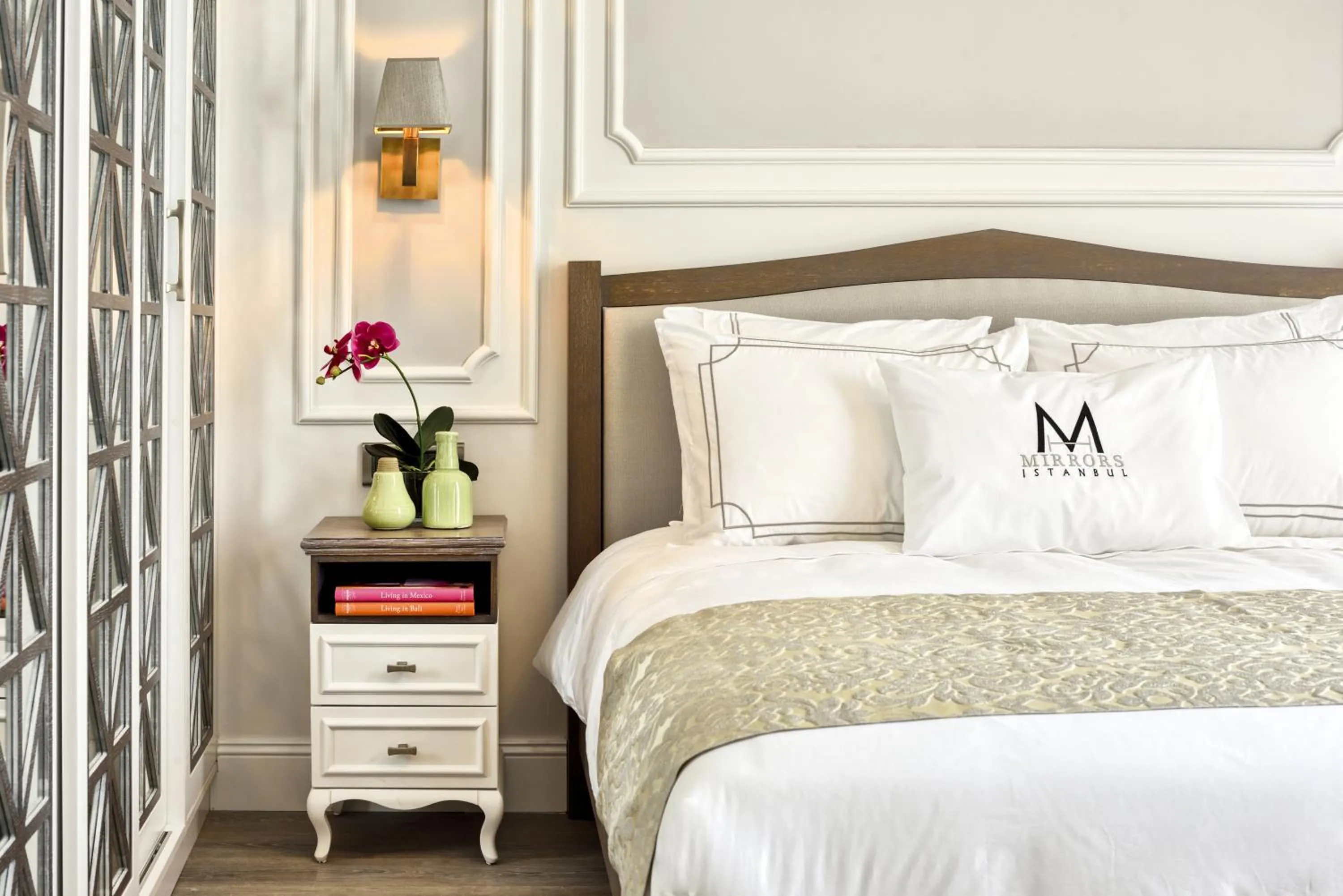 Decorative detail, Bed in Mirrors Hotel İstanbul Taksim City Center