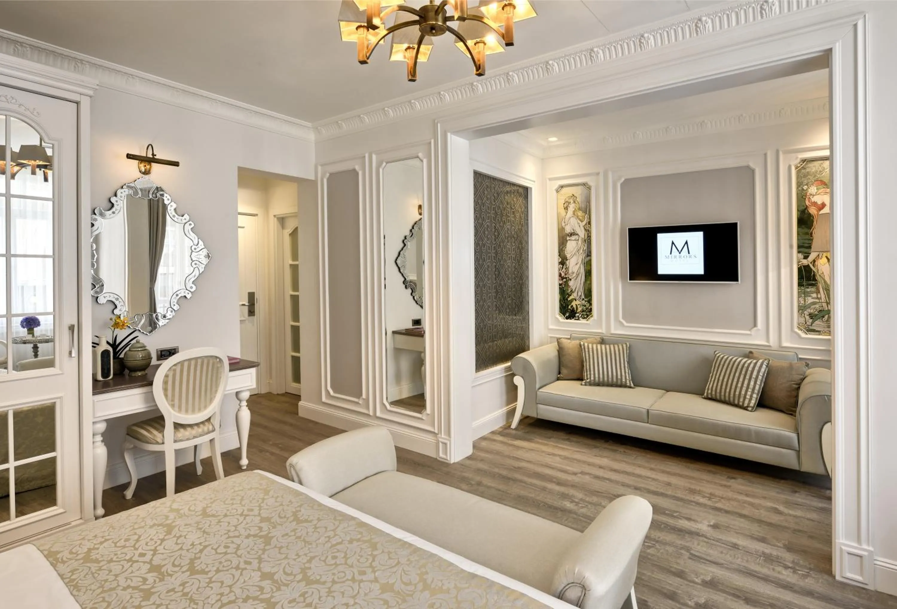 Photo of the whole room in Mirrors Hotel İstanbul Taksim City Center