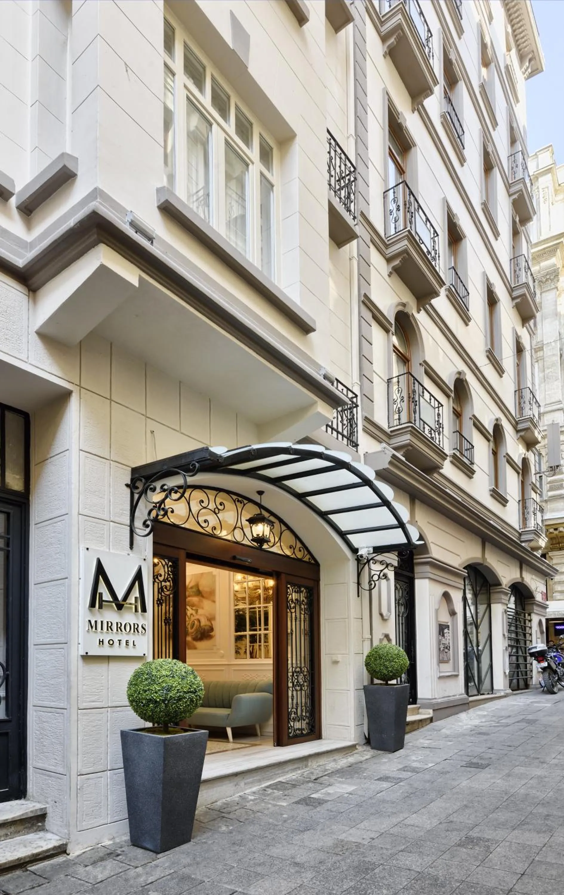 Facade/entrance in Mirrors Hotel İstanbul Taksim City Center