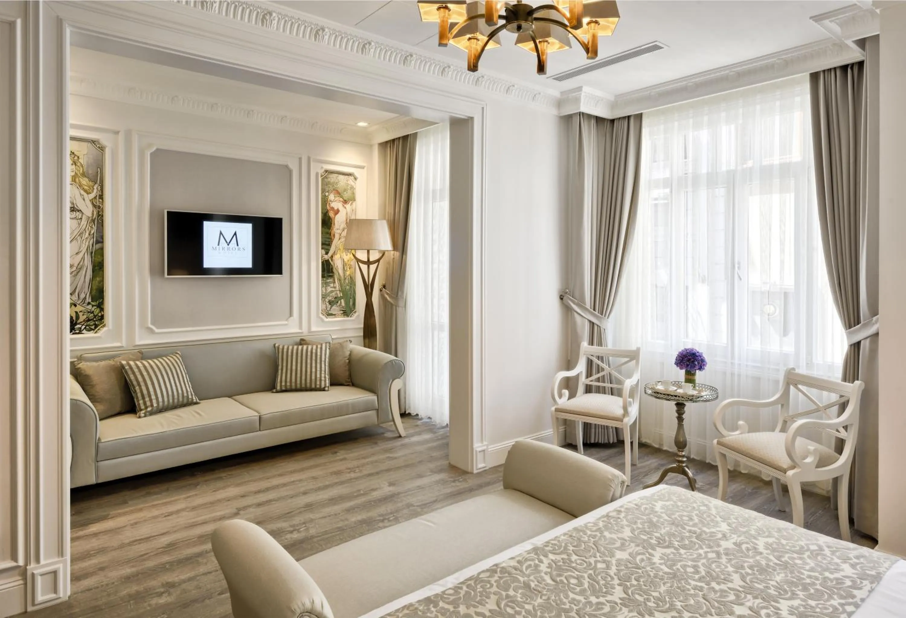 Photo of the whole room in Mirrors Hotel İstanbul Taksim City Center