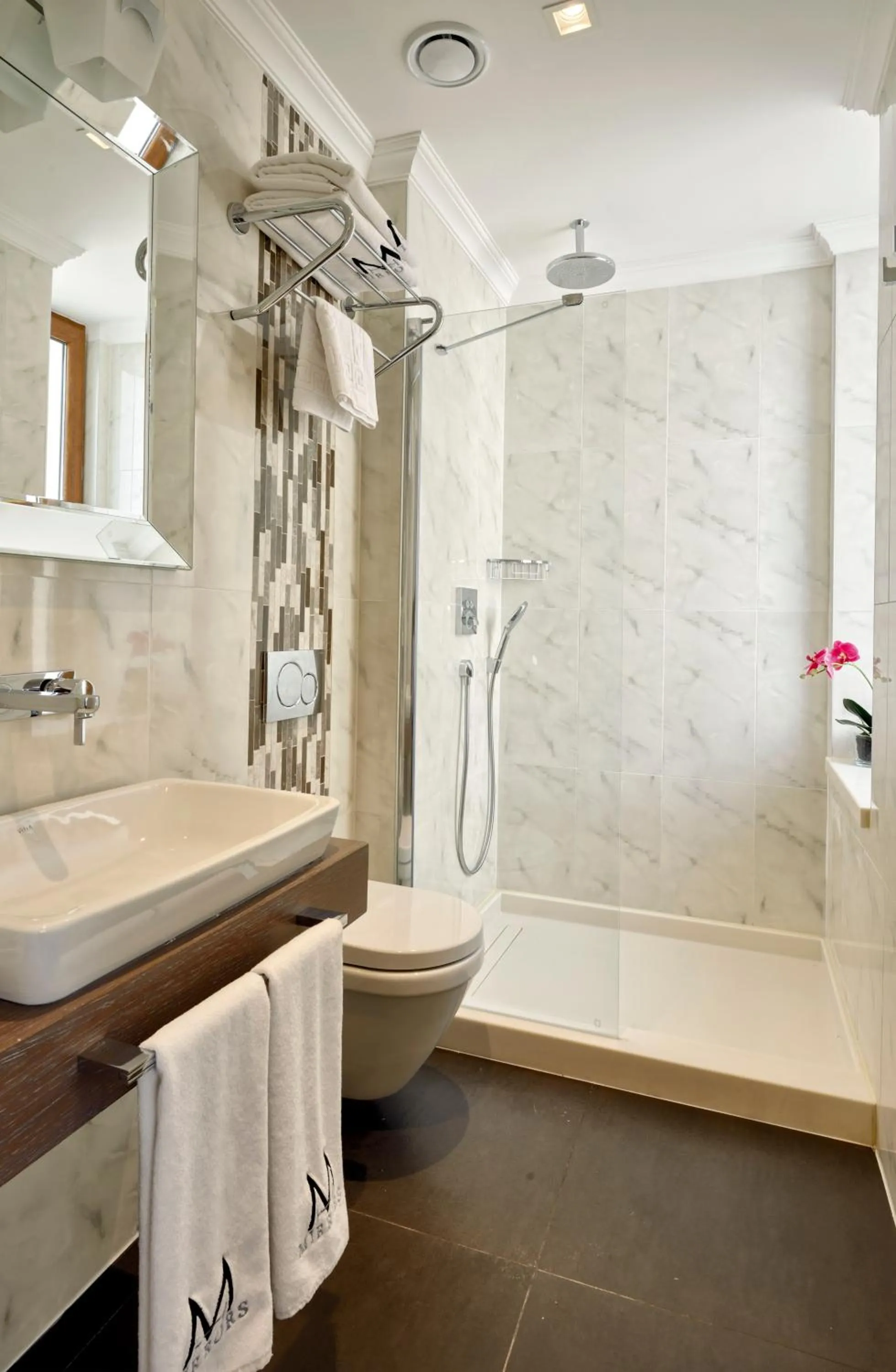 Bathroom in Mirrors Hotel İstanbul Taksim City Center