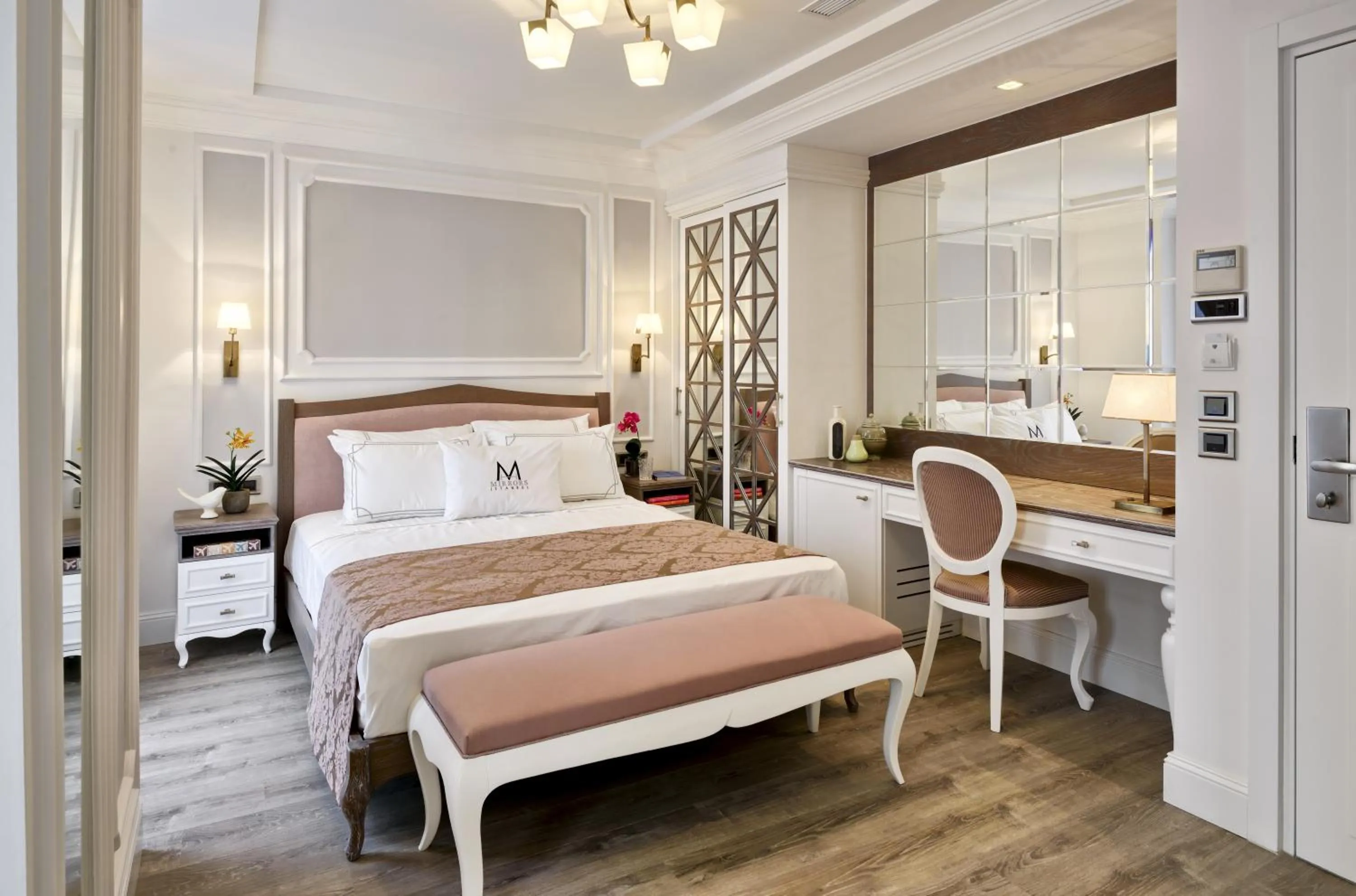 Photo of the whole room, Bed in Mirrors Hotel İstanbul Taksim City Center