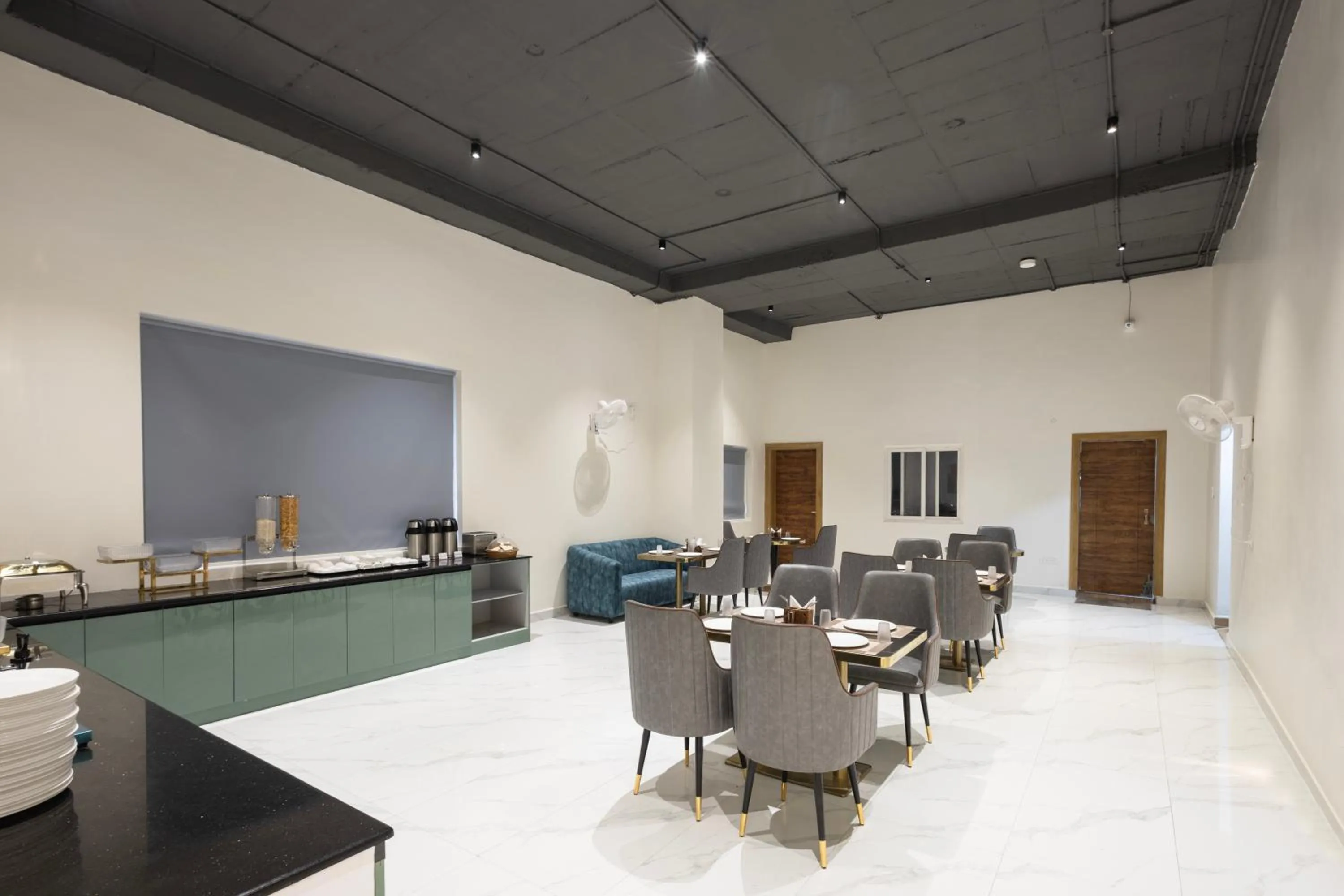 Restaurant/places to eat in White Ridge Premium Hotel - Hitec City