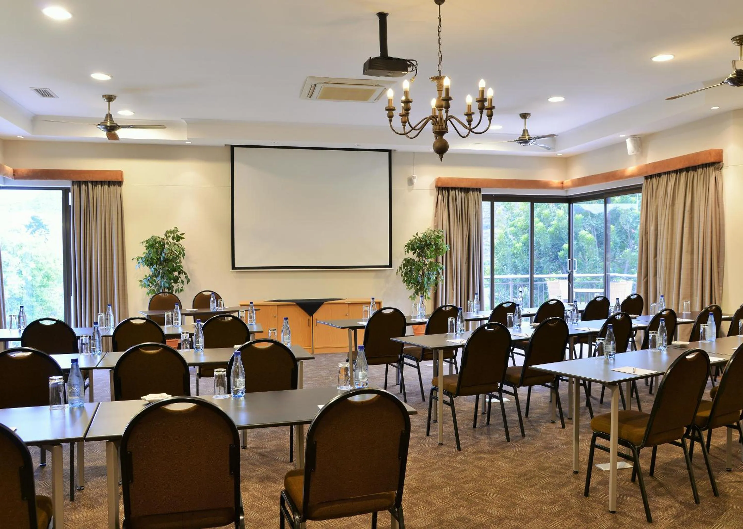Meeting/conference room in Piekenierskloof Mountain Resort by Dream Resorts