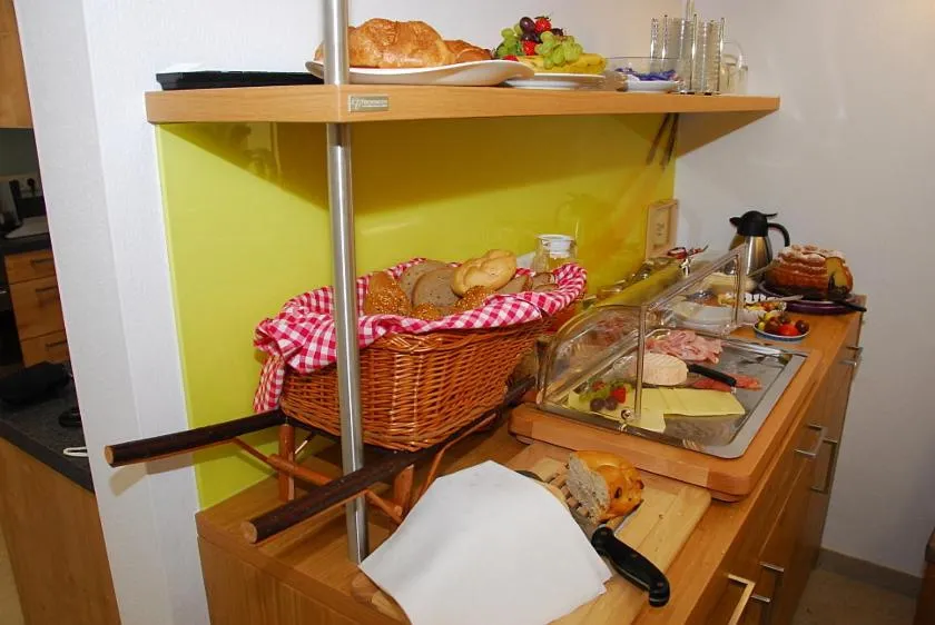 Restaurant/places to eat in Gästehaus Watschinger