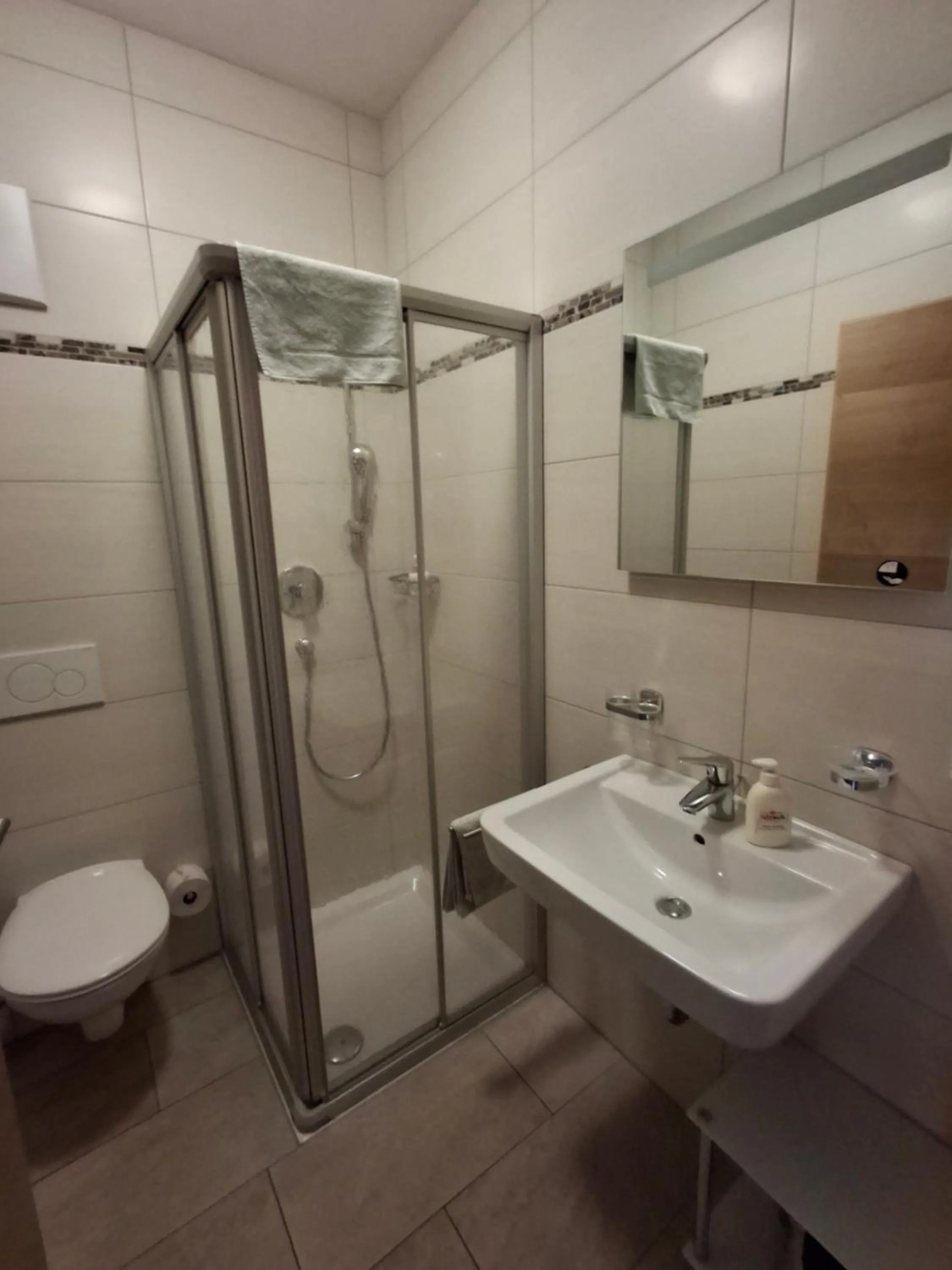 Bathroom in Gästehaus Watschinger