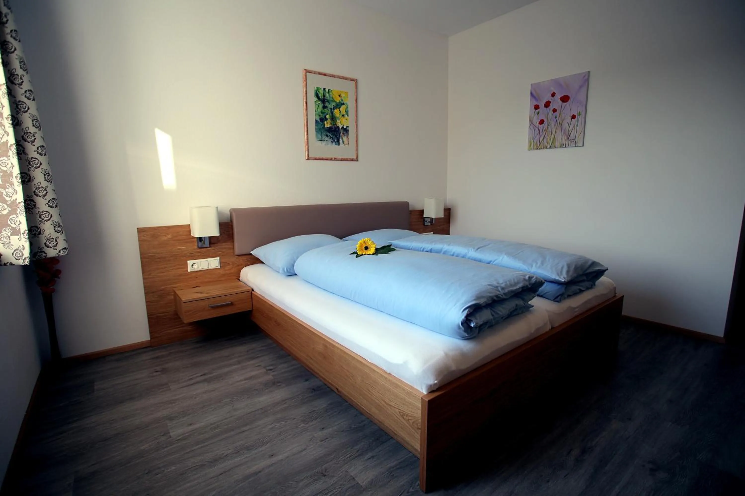 Photo of the whole room, Bed in Gästehaus Watschinger