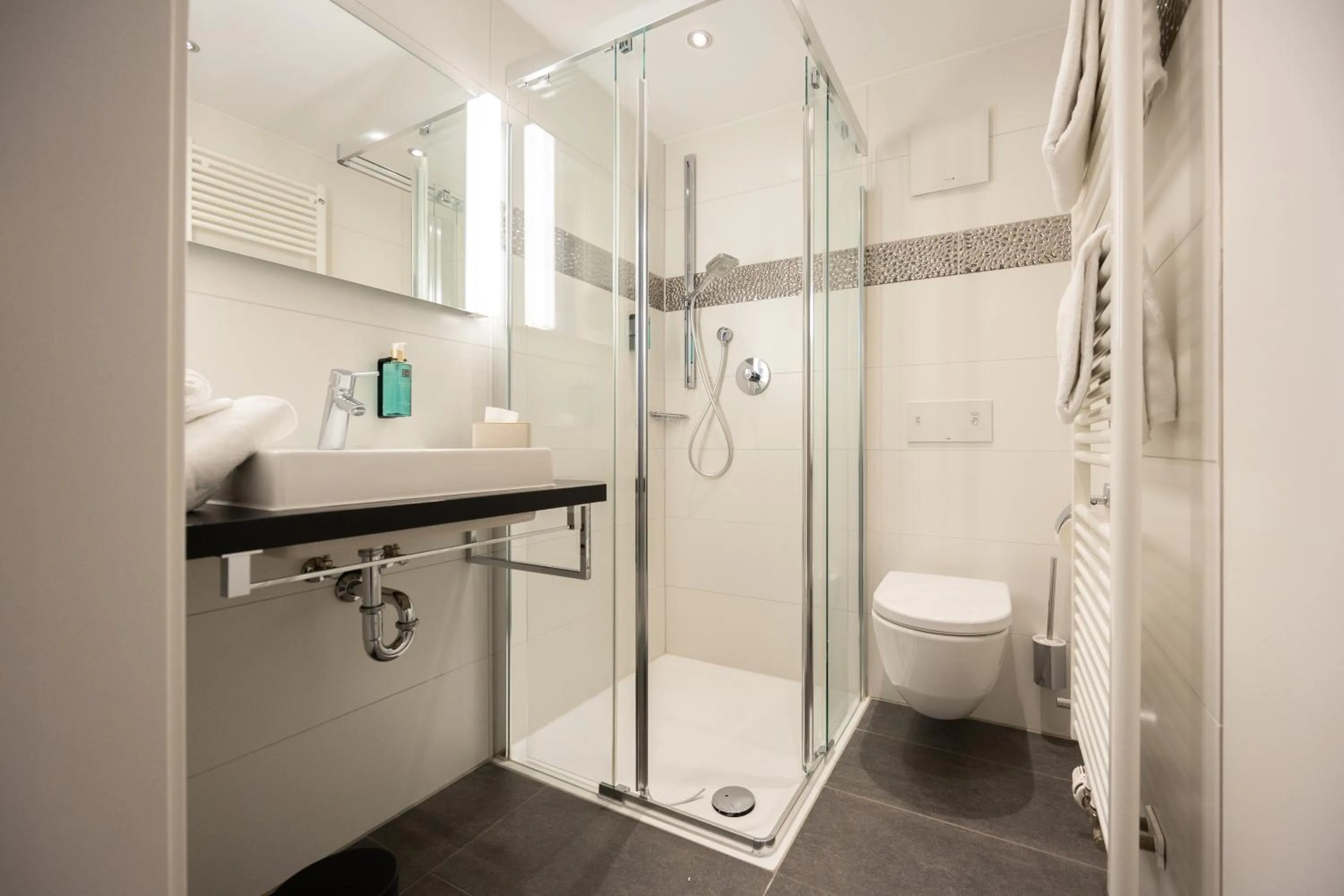 Shower in Digital Hotel Kronjuwel by BRIGHT Waldkirch - Self Check-in