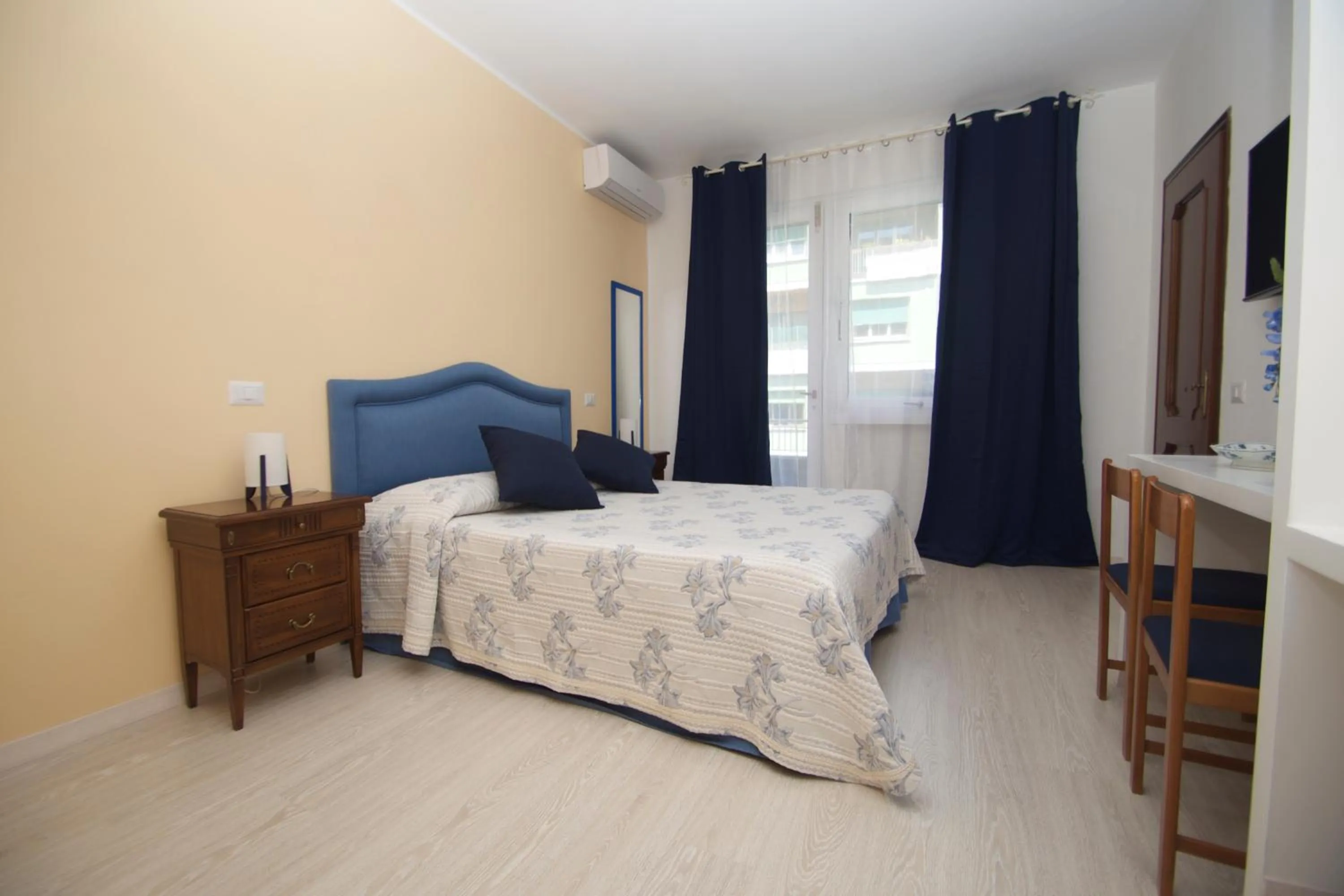 Bedroom, Bed in B&B La Perla di Roma