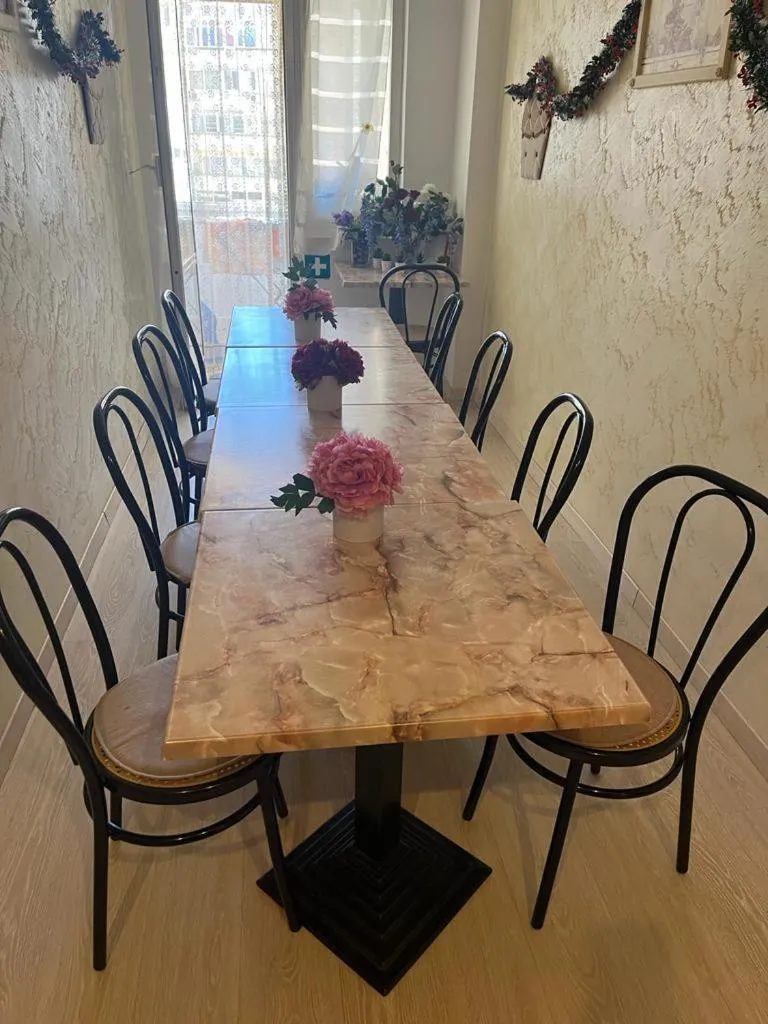 Communal lounge/ TV room in B&B La Perla di Roma