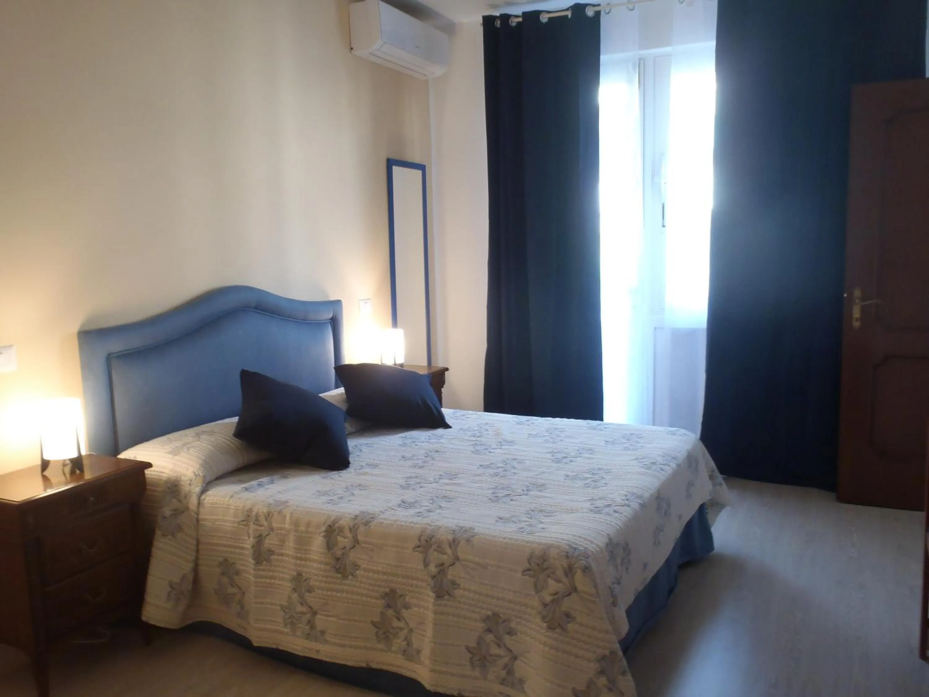 Photo of the whole room, Bed in B&B La Perla di Roma