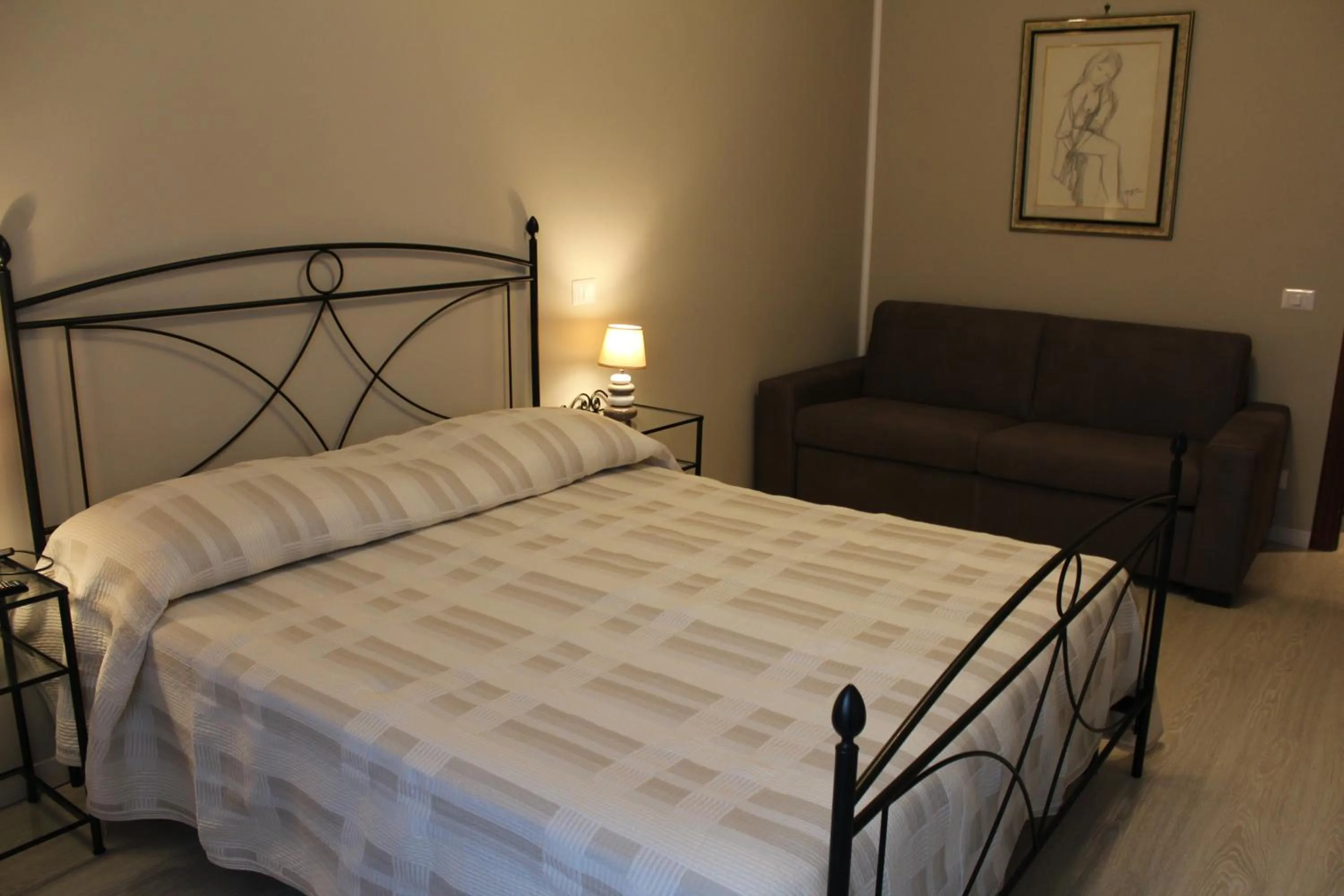 Photo of the whole room, Bed in B&B La Perla di Roma