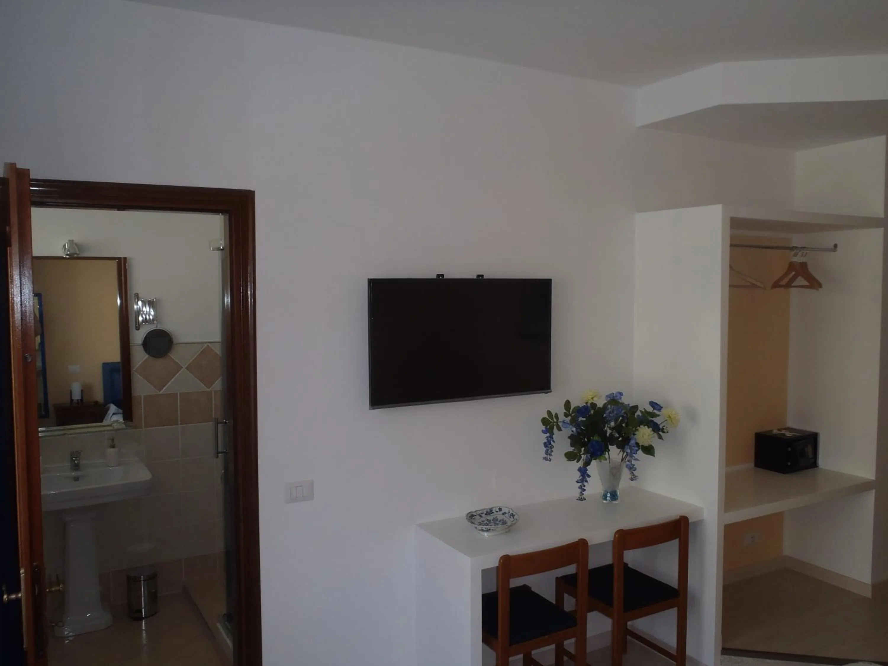 TV and multimedia in B&B La Perla di Roma