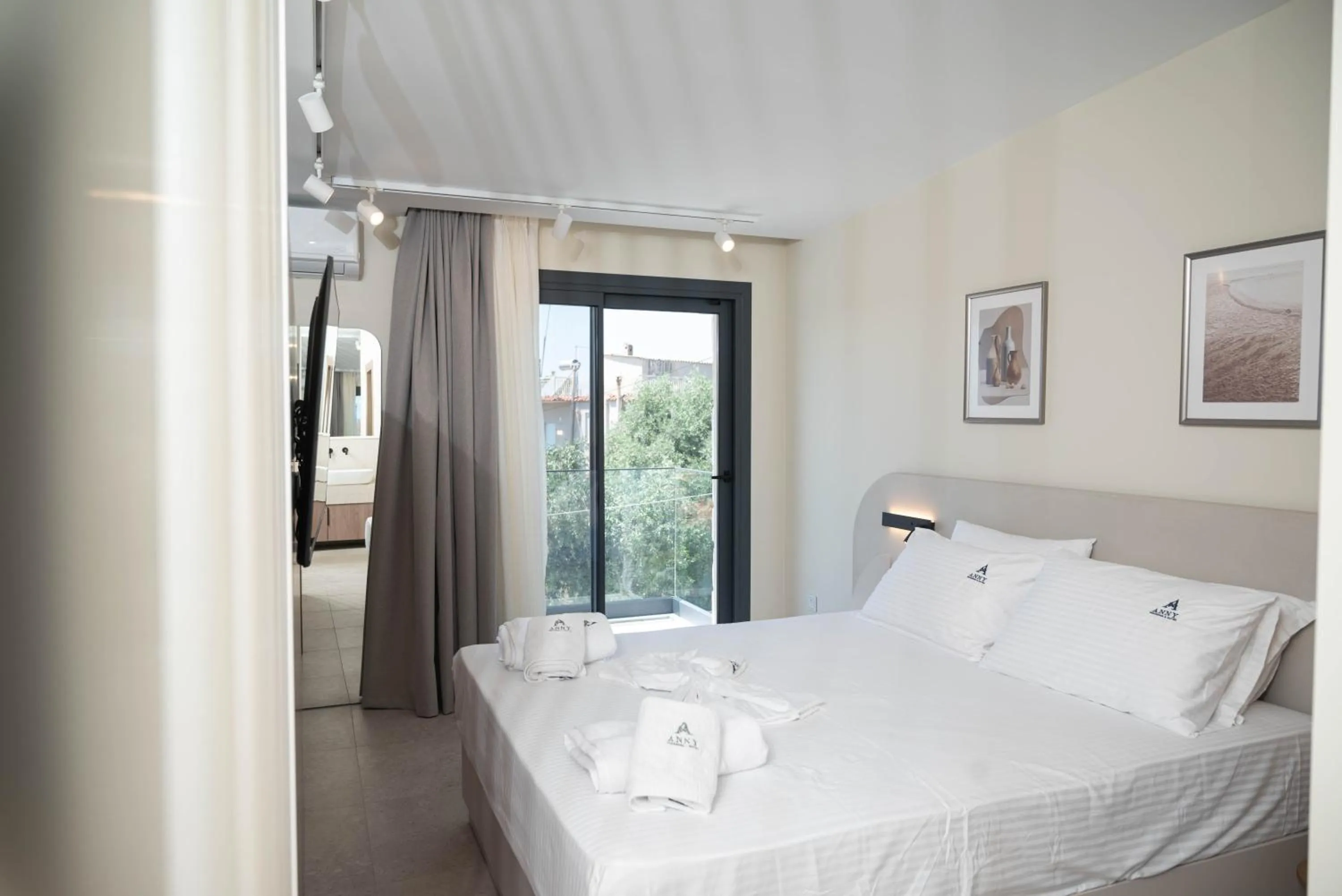 Bed in Anny's Residences & Suites