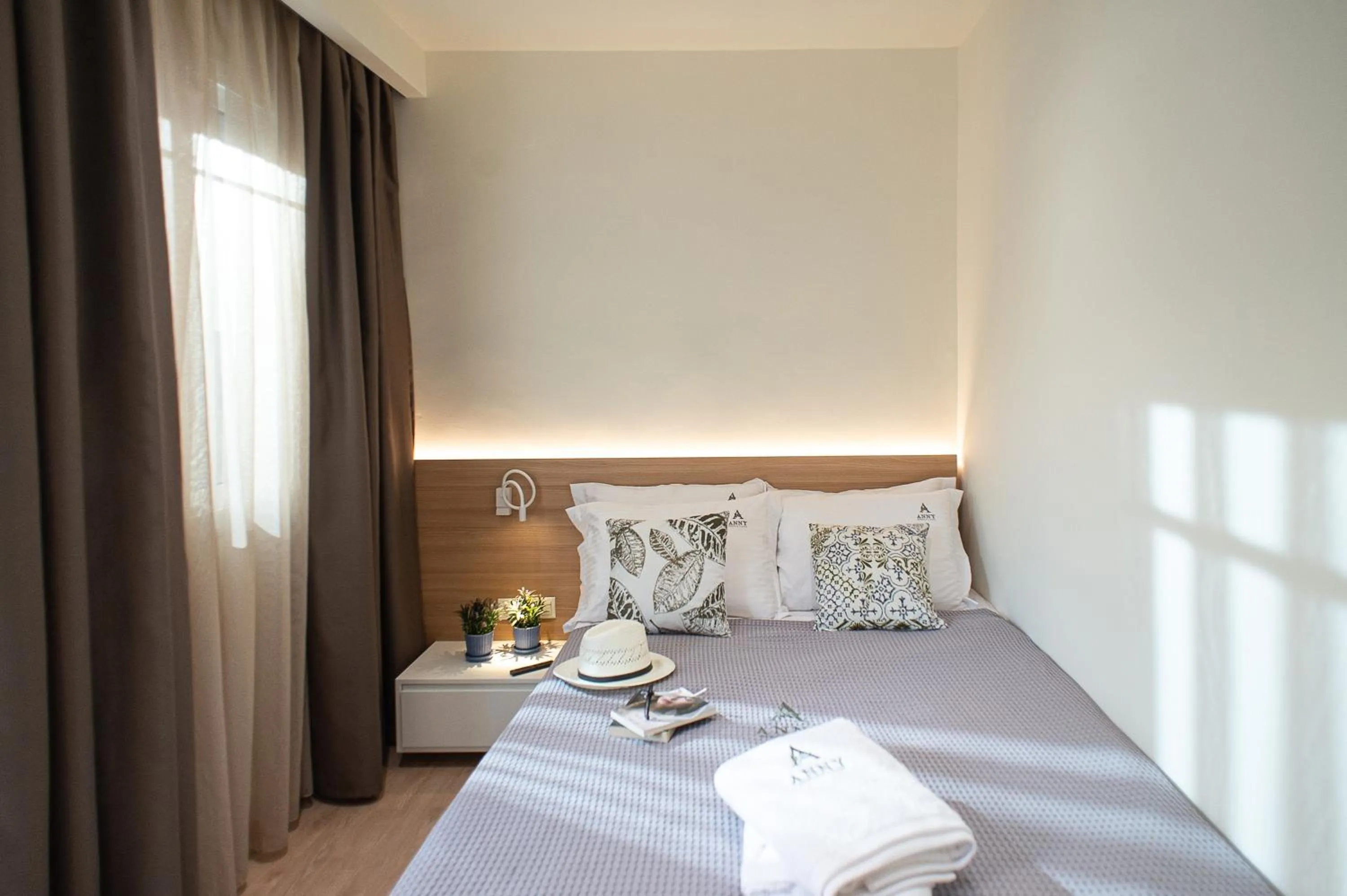 Bed in Anny's Residences & Suites