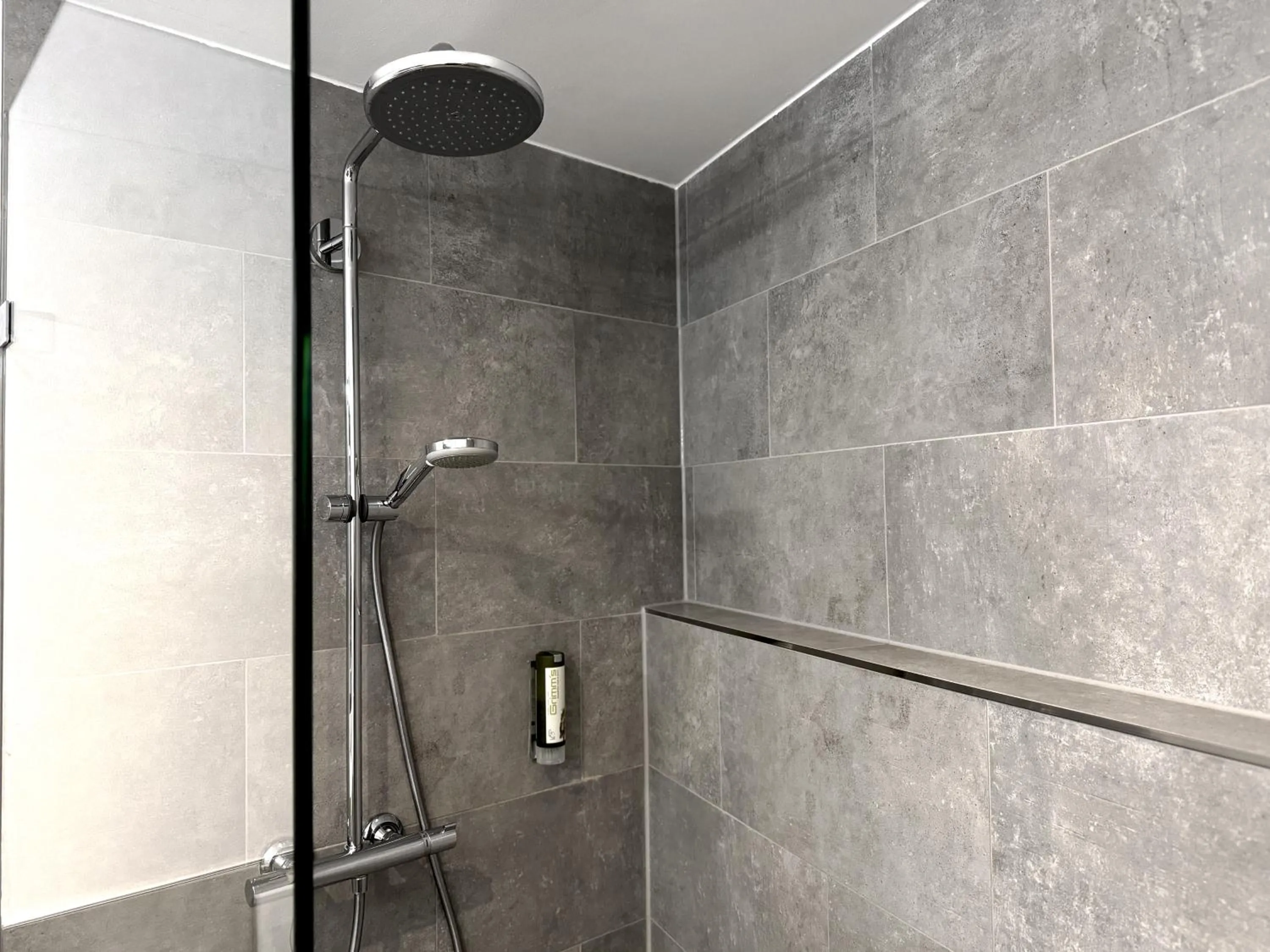 Shower in Grimm's Potsdamer Platz