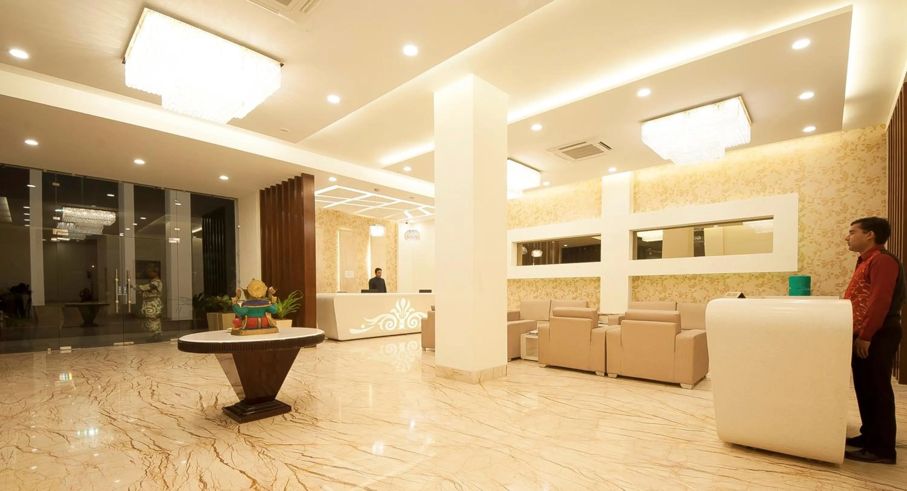 Lobby or reception in Hotel Le Roi,Haridwar@Har Ki Pauri