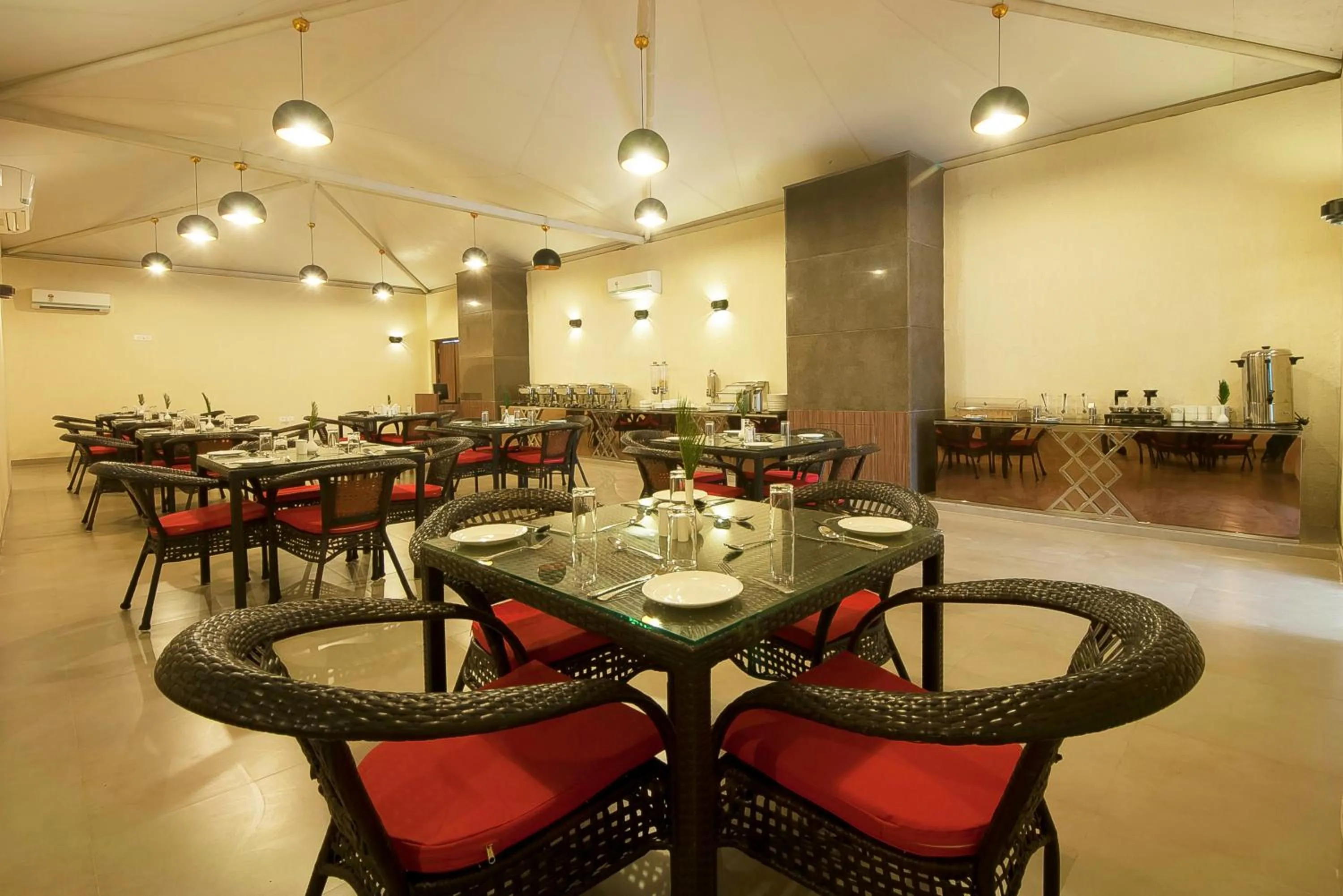 Restaurant/places to eat in Hotel Le Roi,Haridwar@Har Ki Pauri