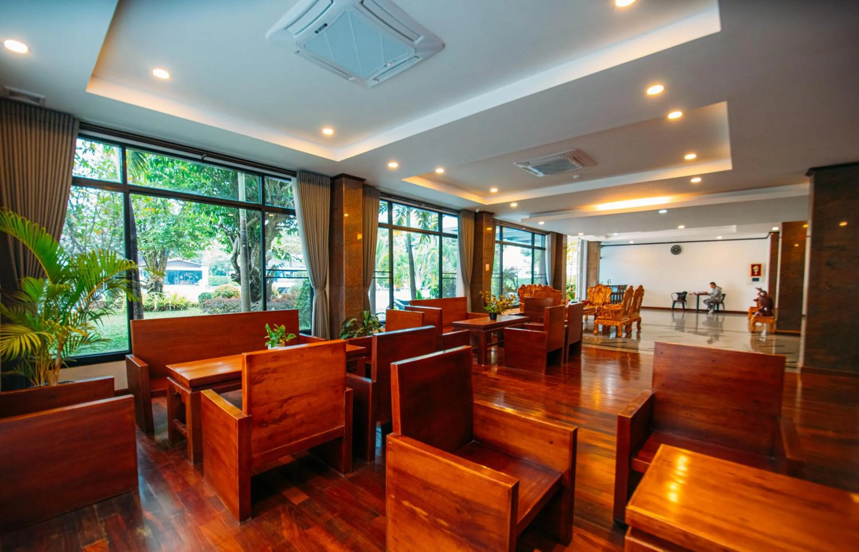 Seating area in Sisombat Plaza Hotel
