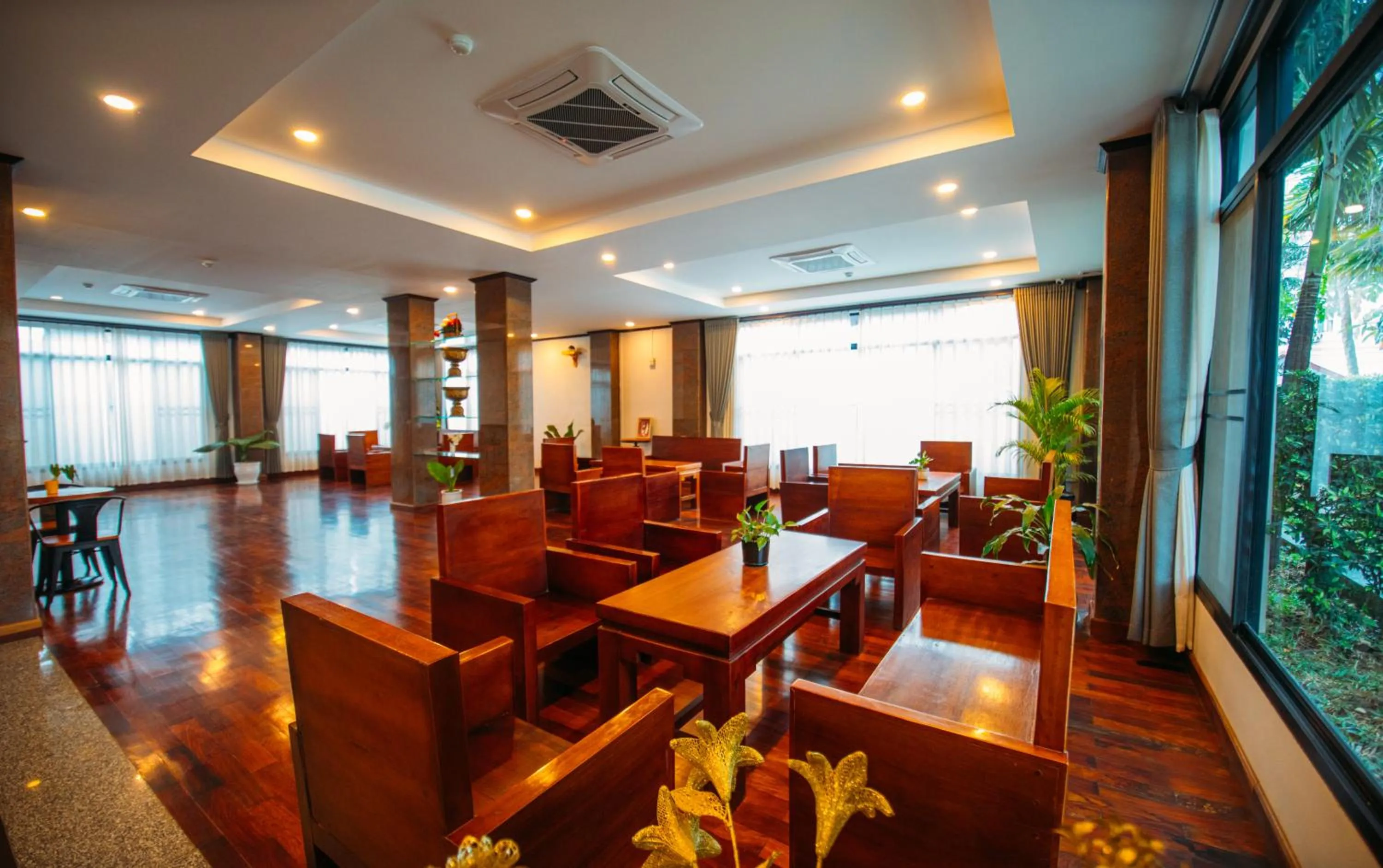Lobby or reception in Sisombat Plaza Hotel