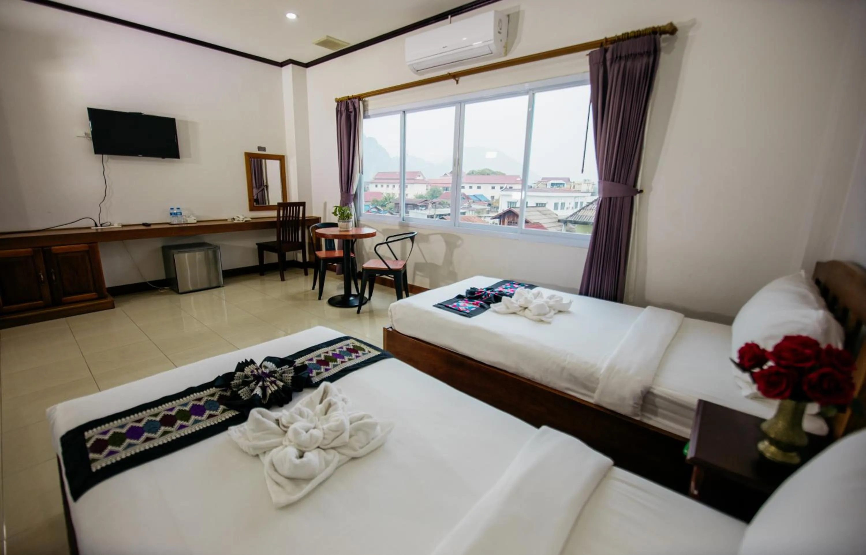 Bed in Sisombat Plaza Hotel