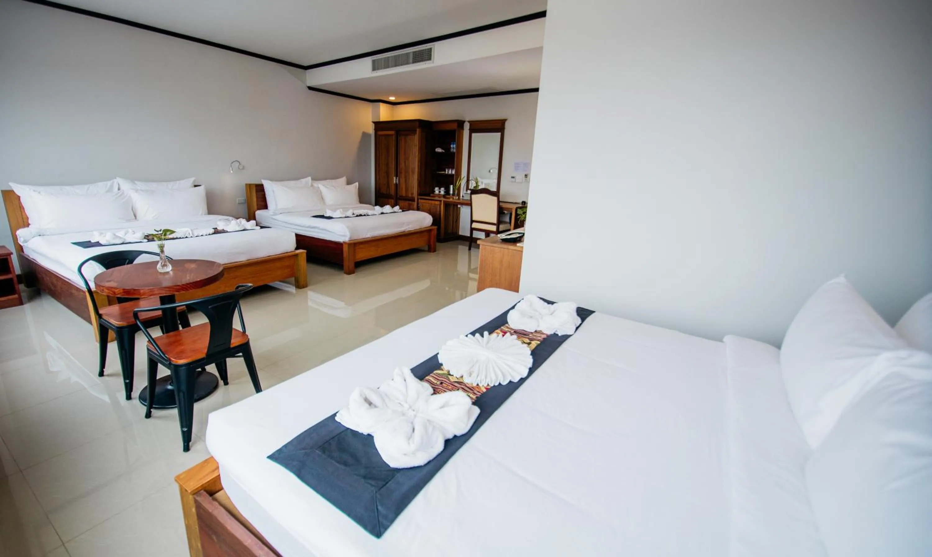 Bed in Sisombat Plaza Hotel