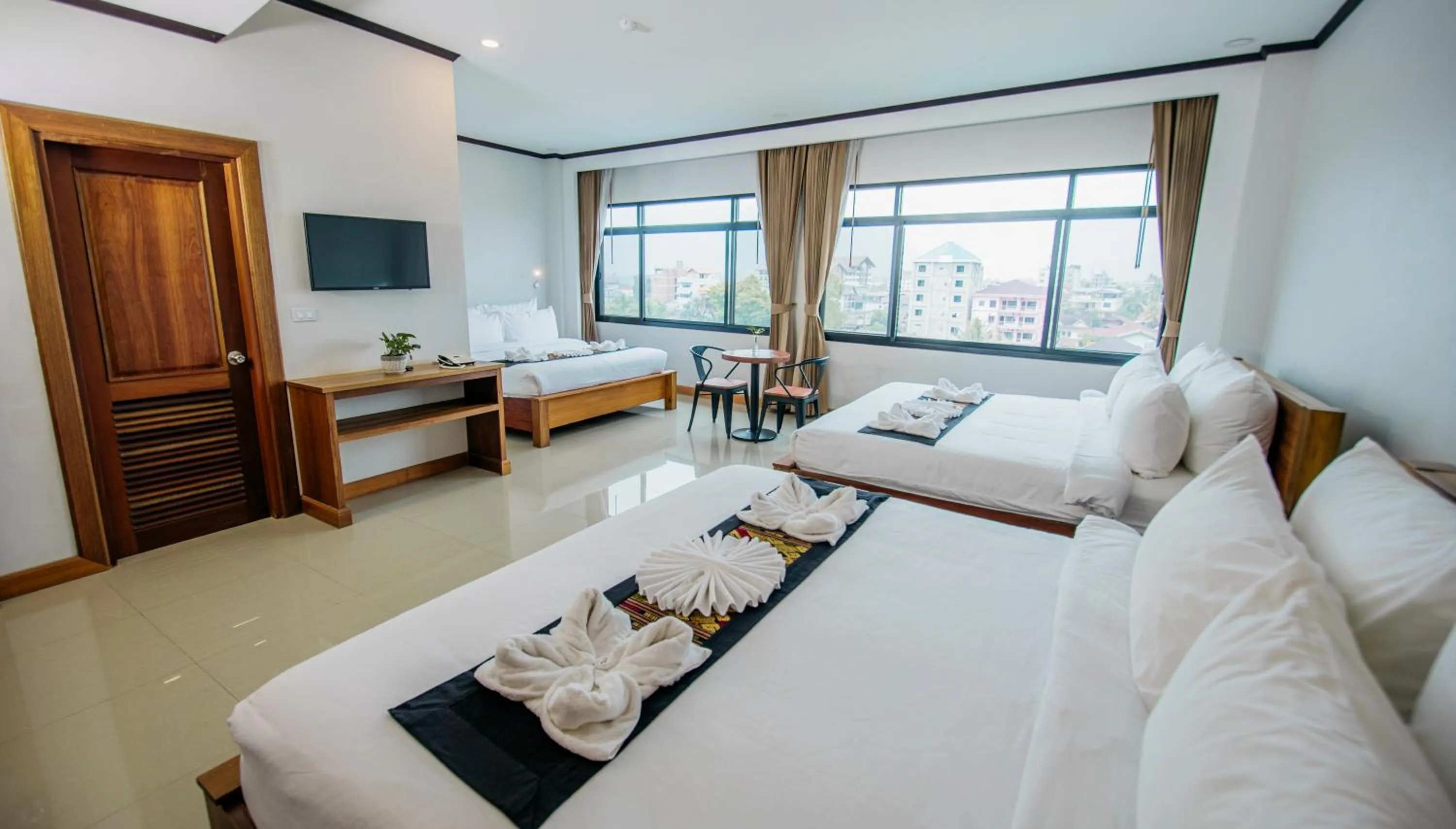 Bed in Sisombat Plaza Hotel