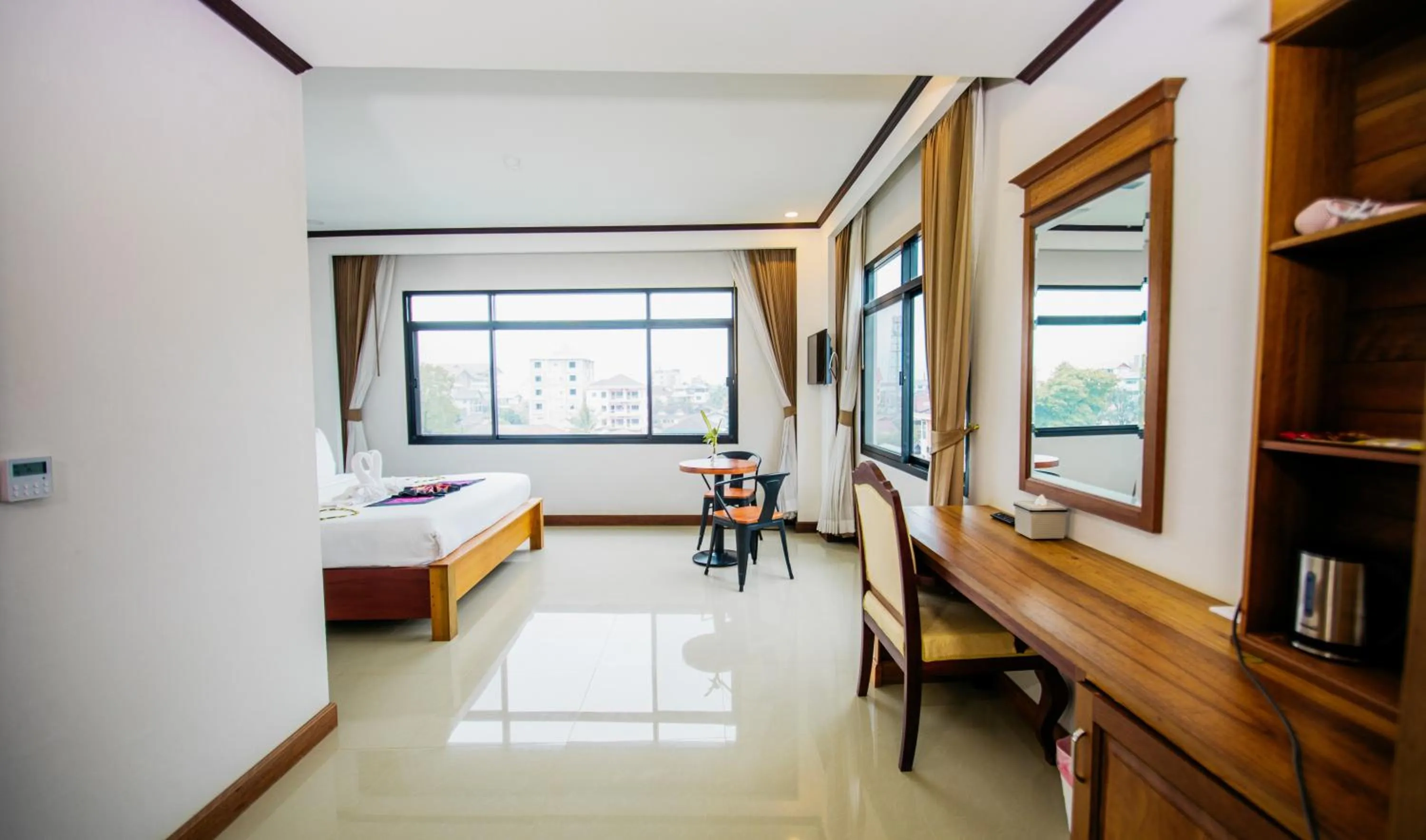 Bed in Sisombat Plaza Hotel