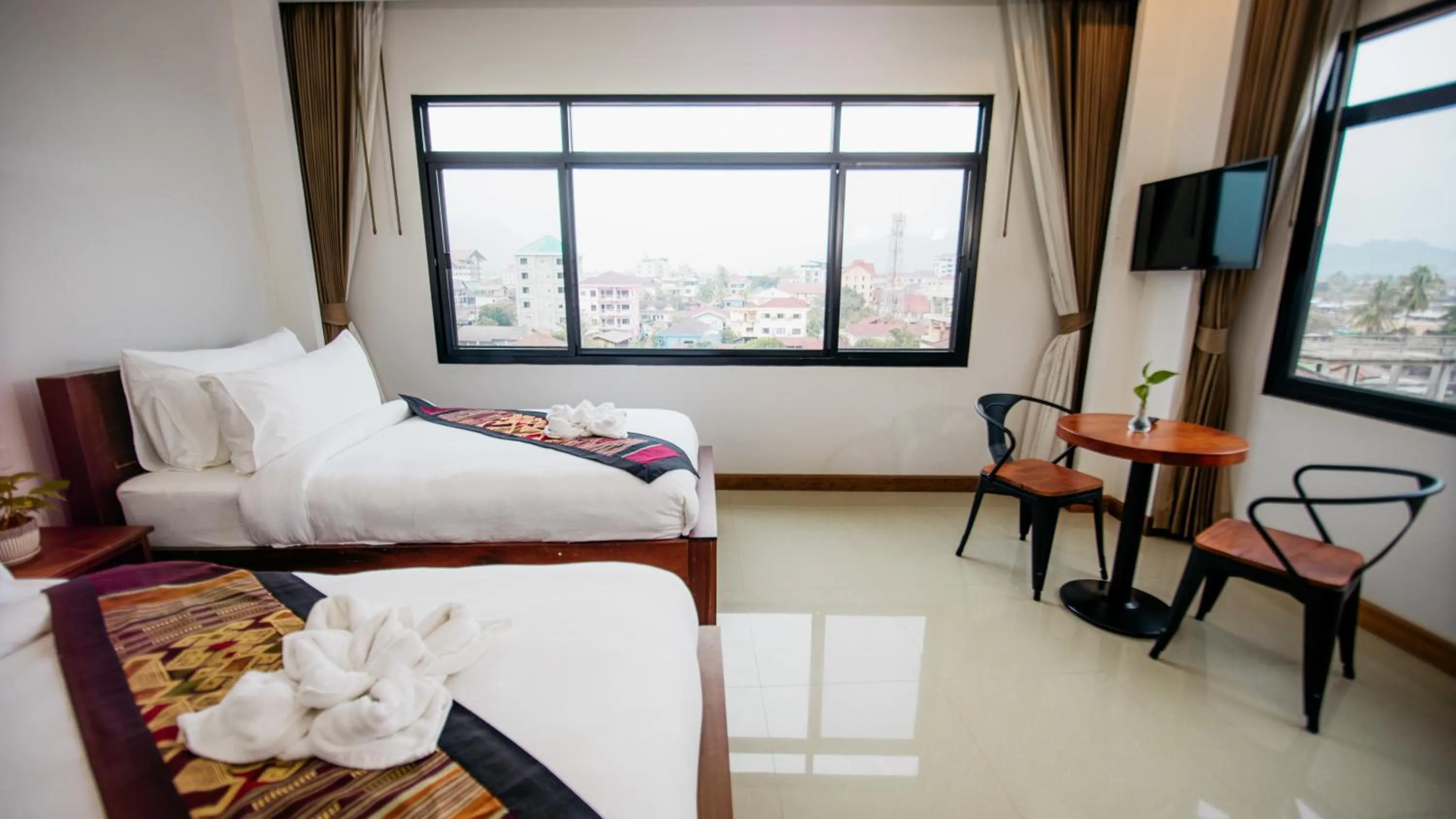 Bed in Sisombat Plaza Hotel