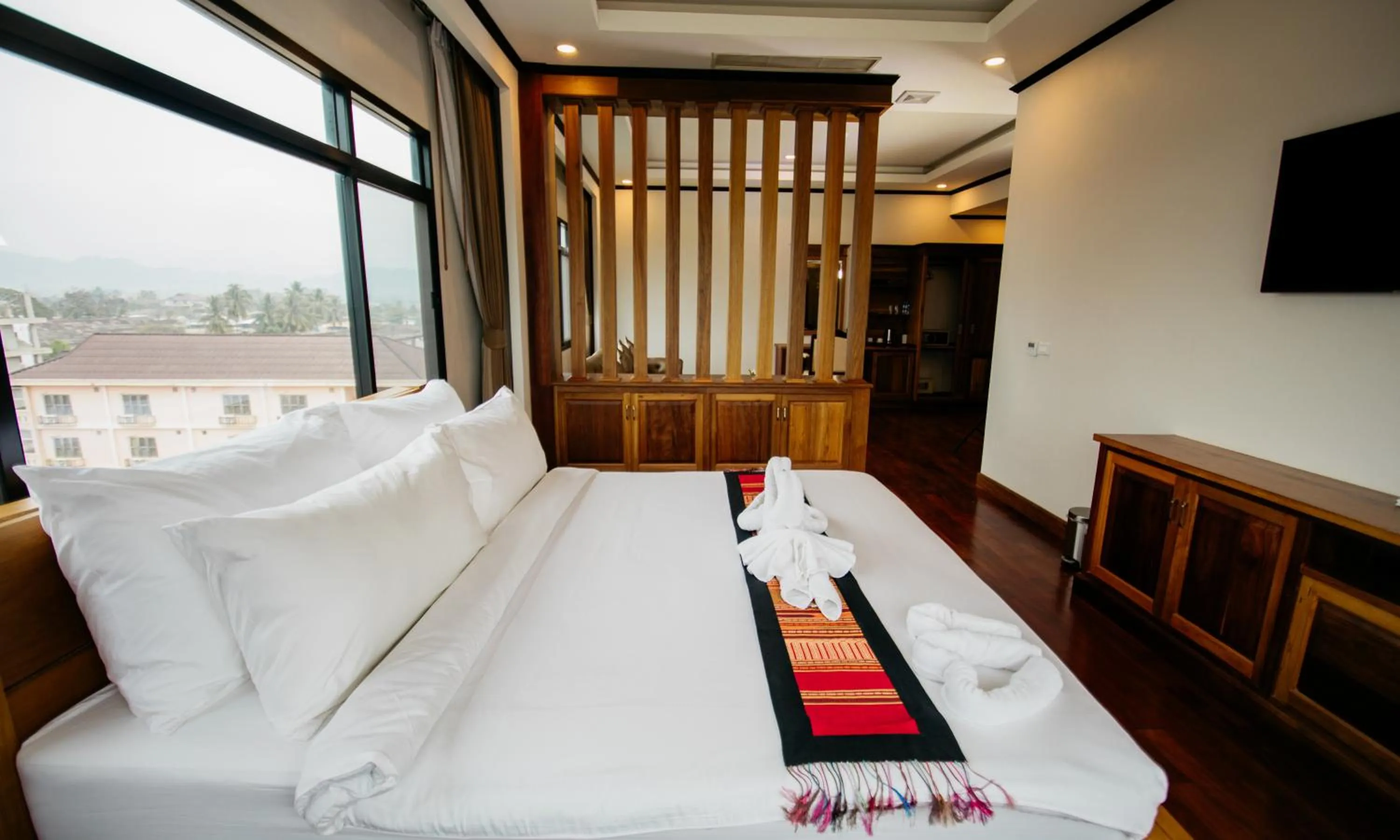Bed in Sisombat Plaza Hotel