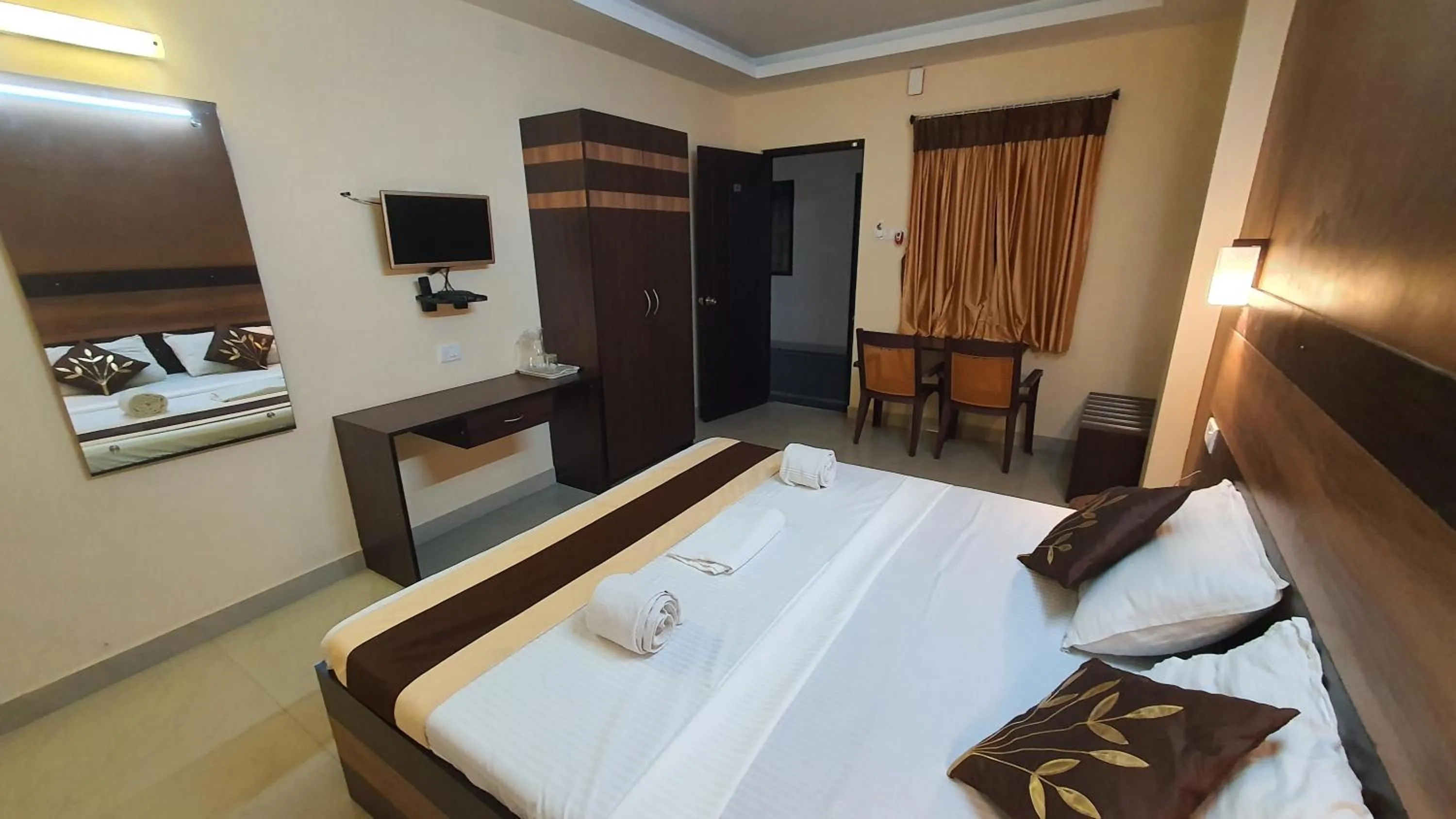 Photo of the whole room, Bed in S4 Residency