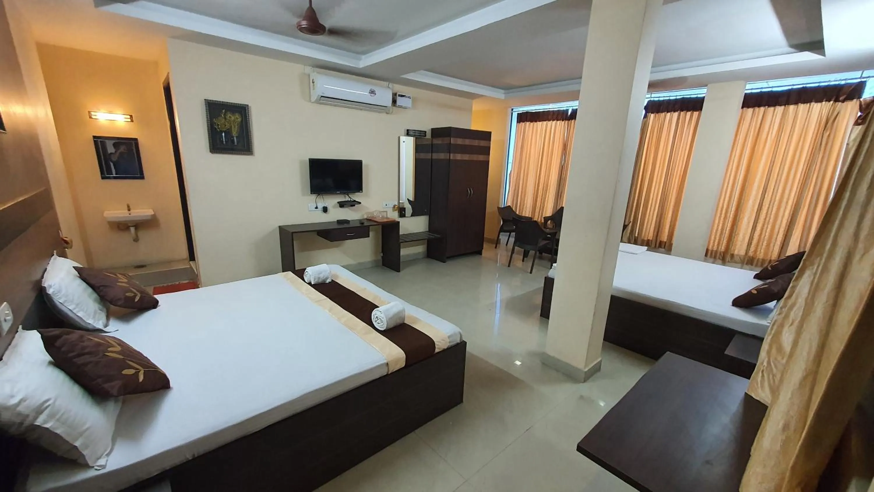 Photo of the whole room, Bed in S4 Residency