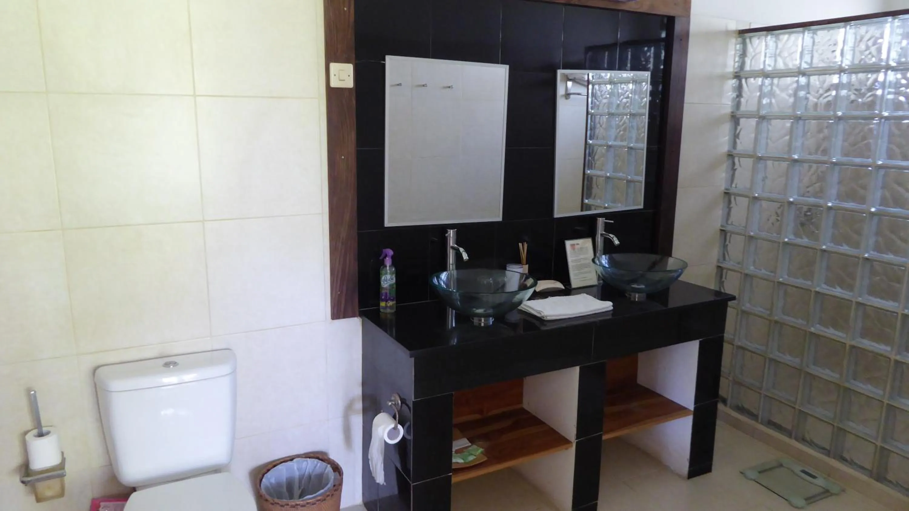Bathroom in Rumah Kita Villa/hotel