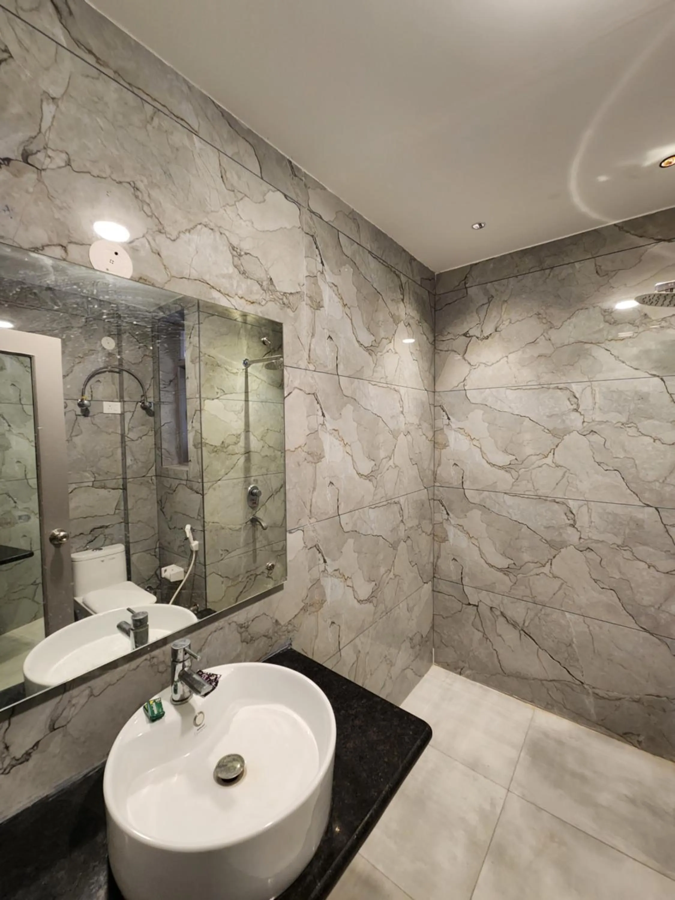 Shower in Square 9 Inn - A Boutique Hotel