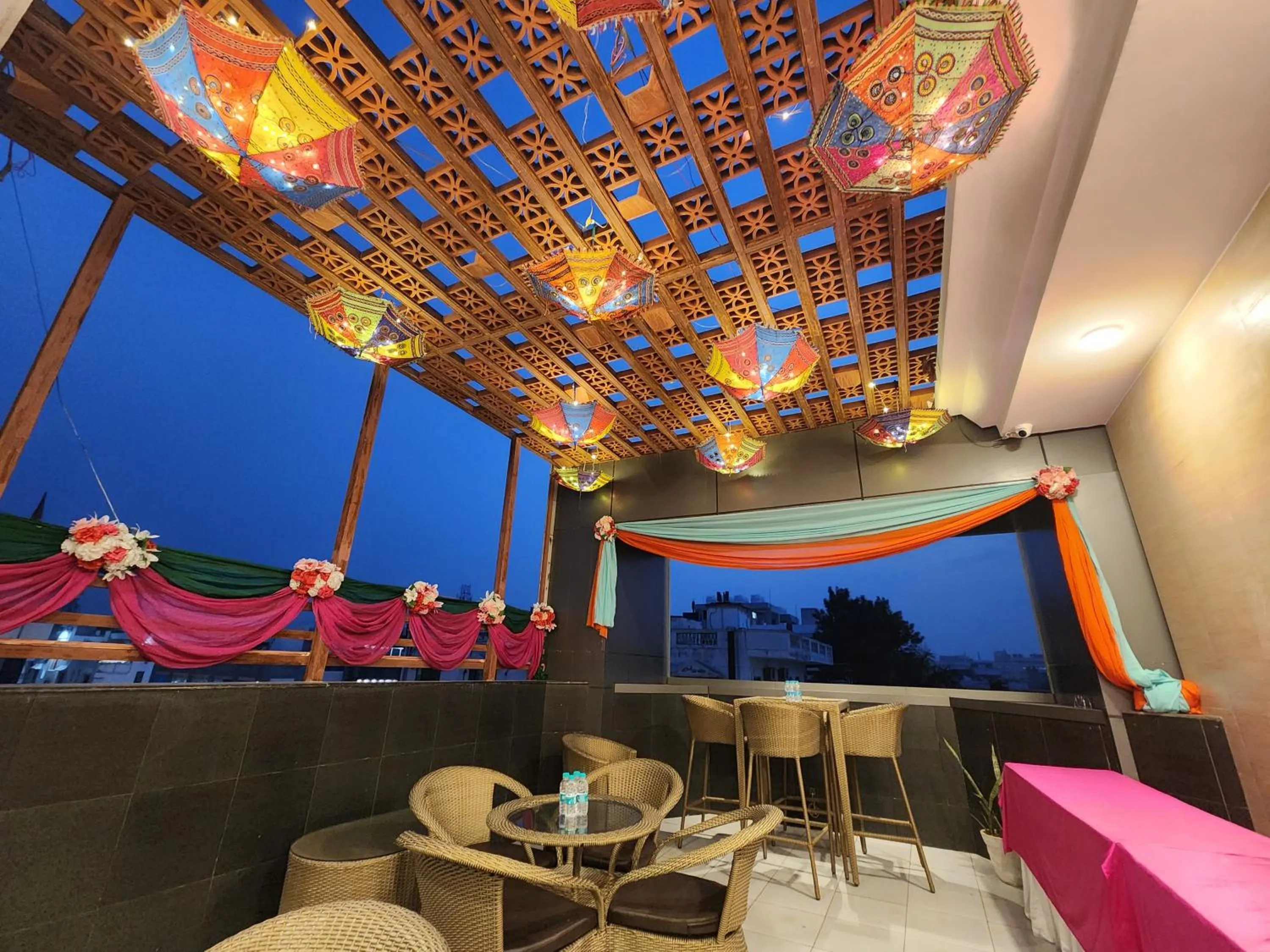 Restaurant/places to eat in Square 9 Inn - A Boutique Hotel