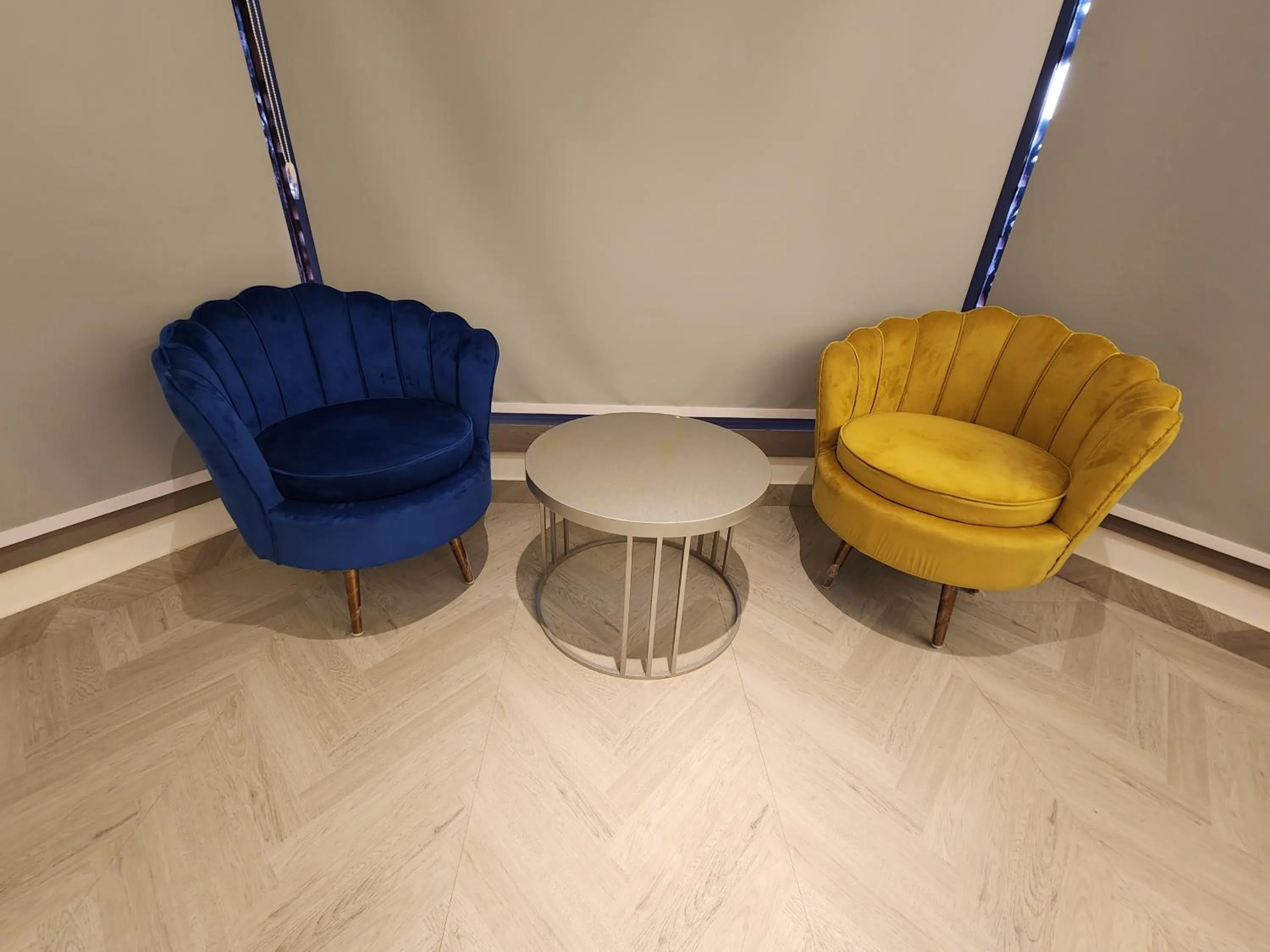 Living room in Square 9 Inn - A Boutique Hotel