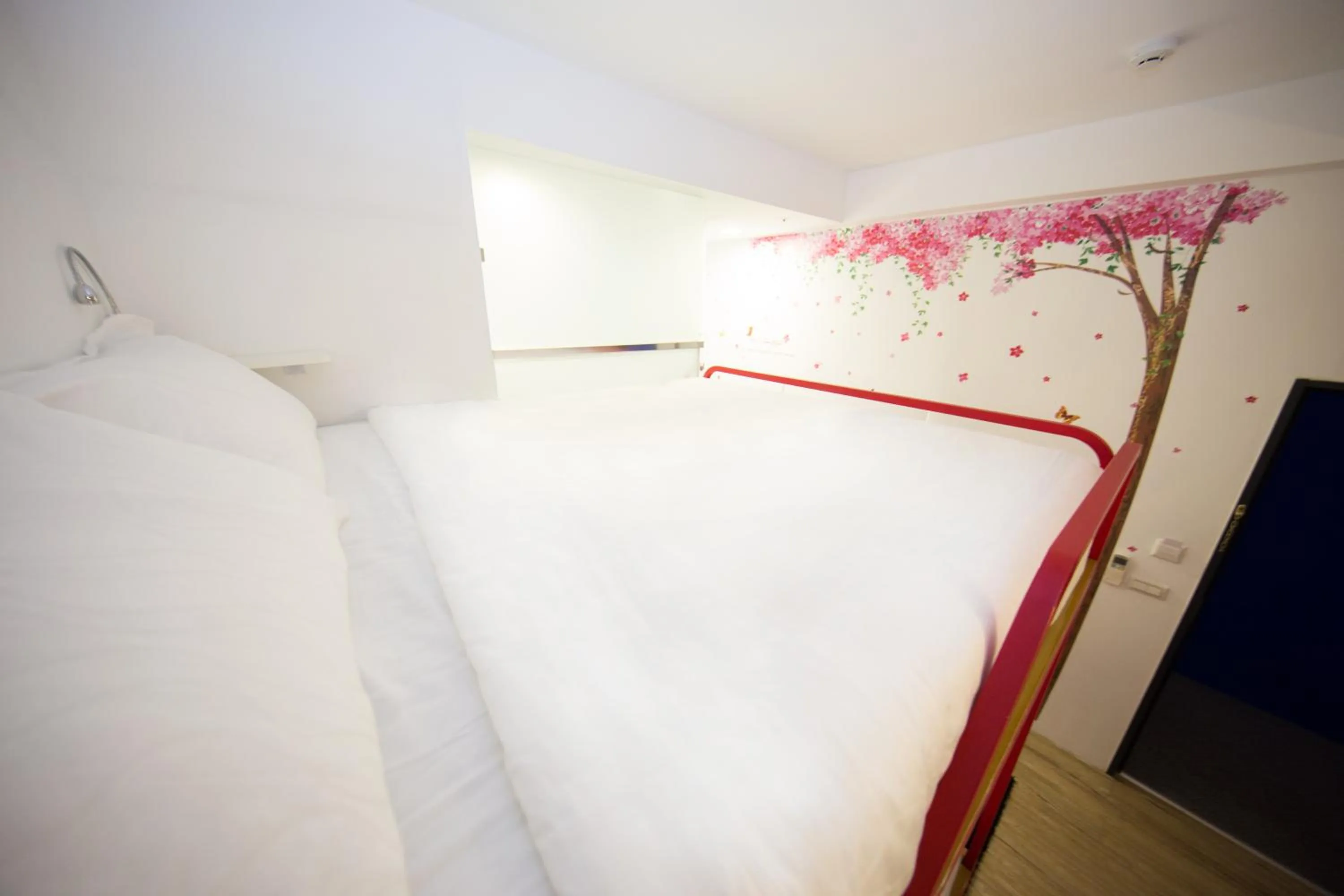 Bedroom, Bed in SleepBox Hostel