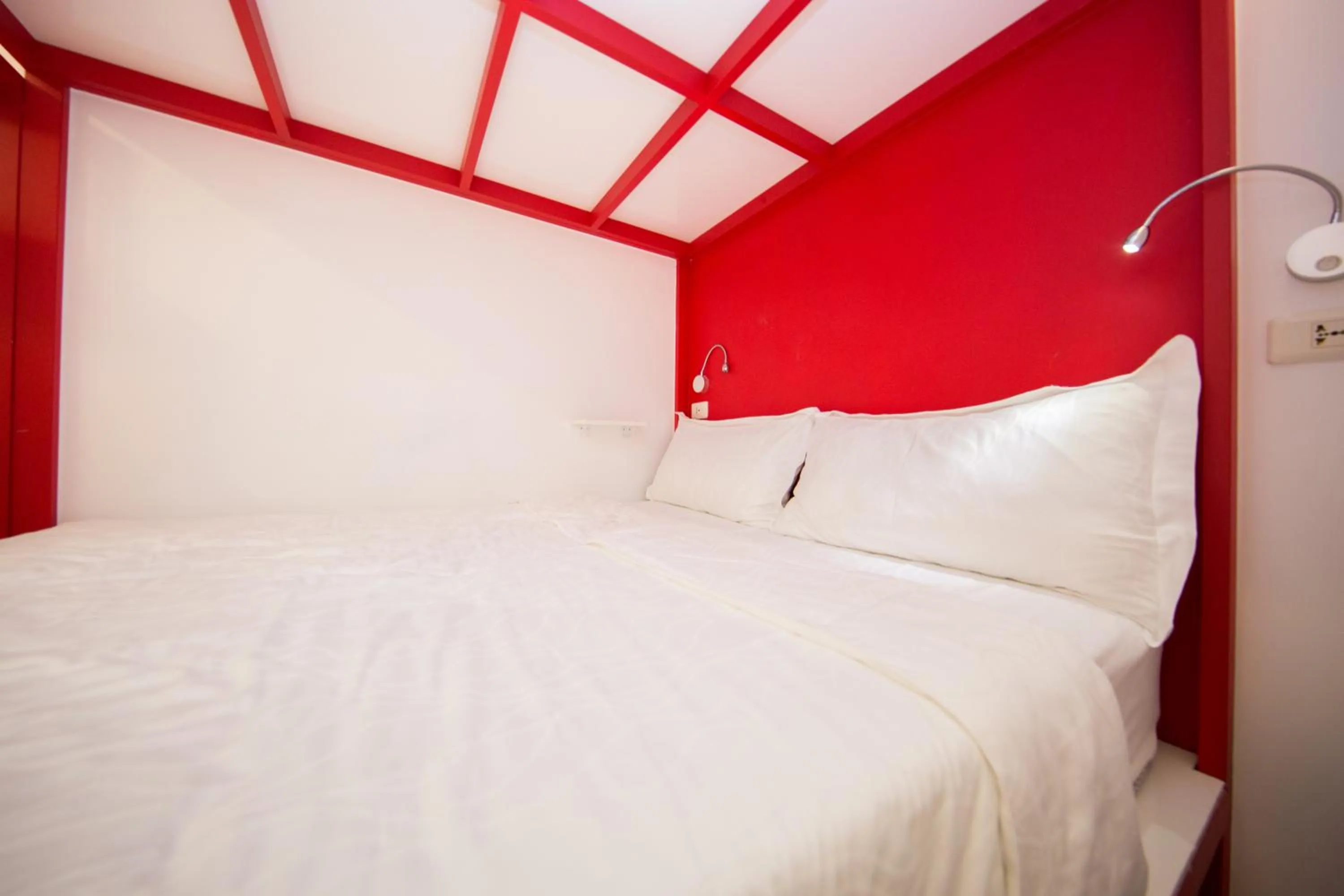 bunk bed, Bed in SleepBox Hostel