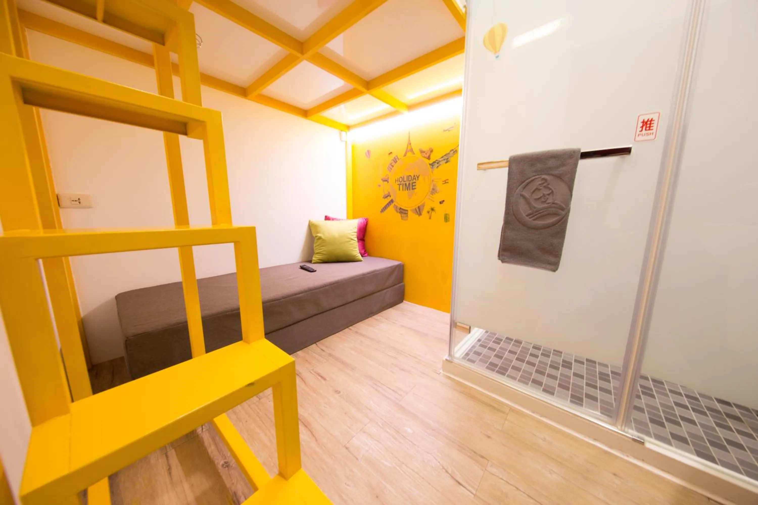 Photo of the whole room, Bed in SleepBox Hostel