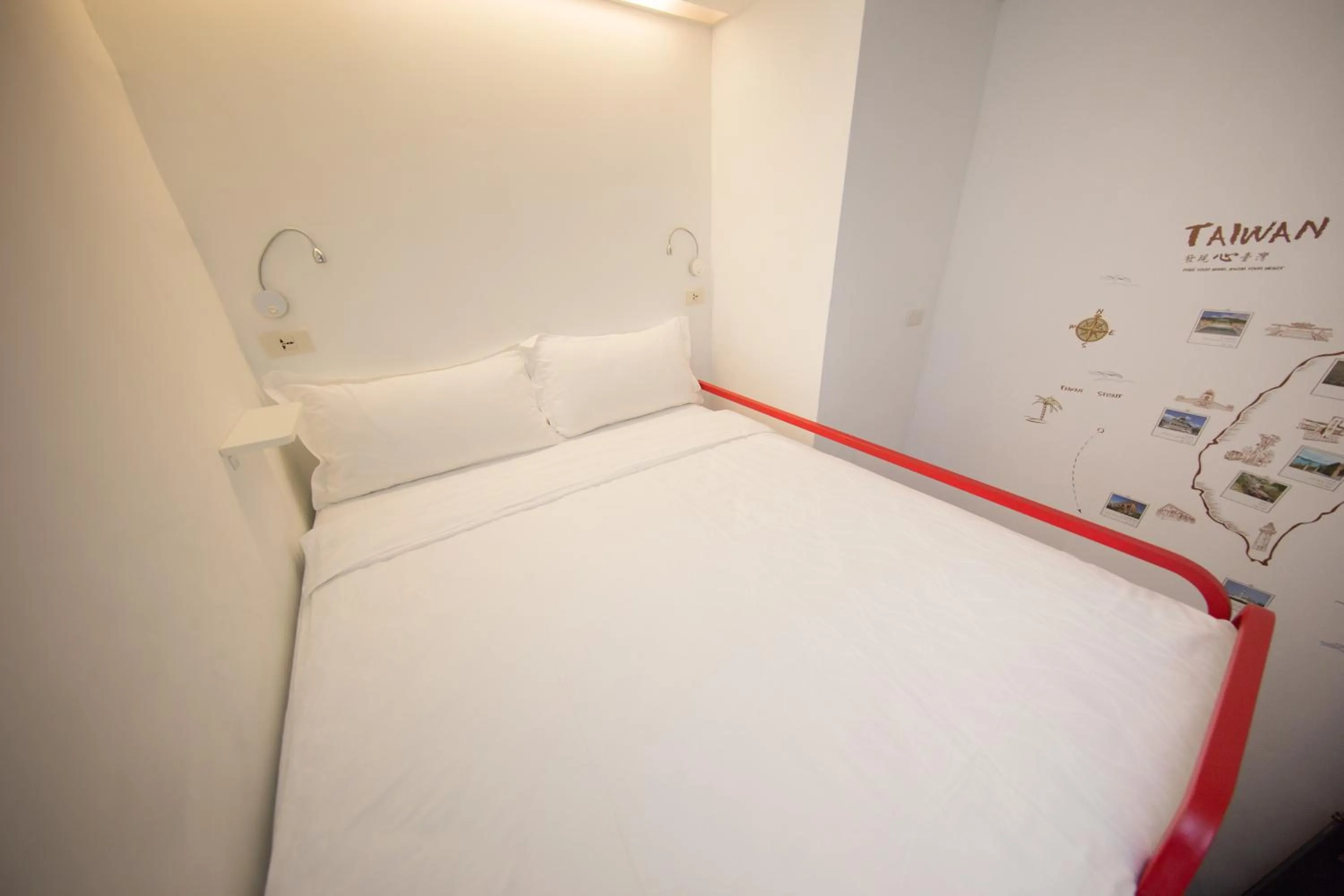 bunk bed, Bed in SleepBox Hostel