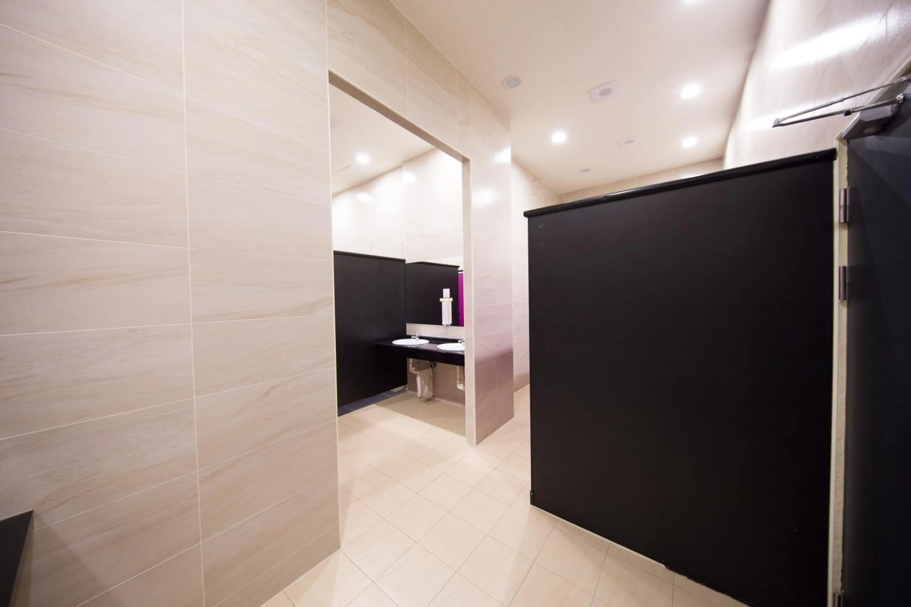 Bathroom in SleepBox Hostel