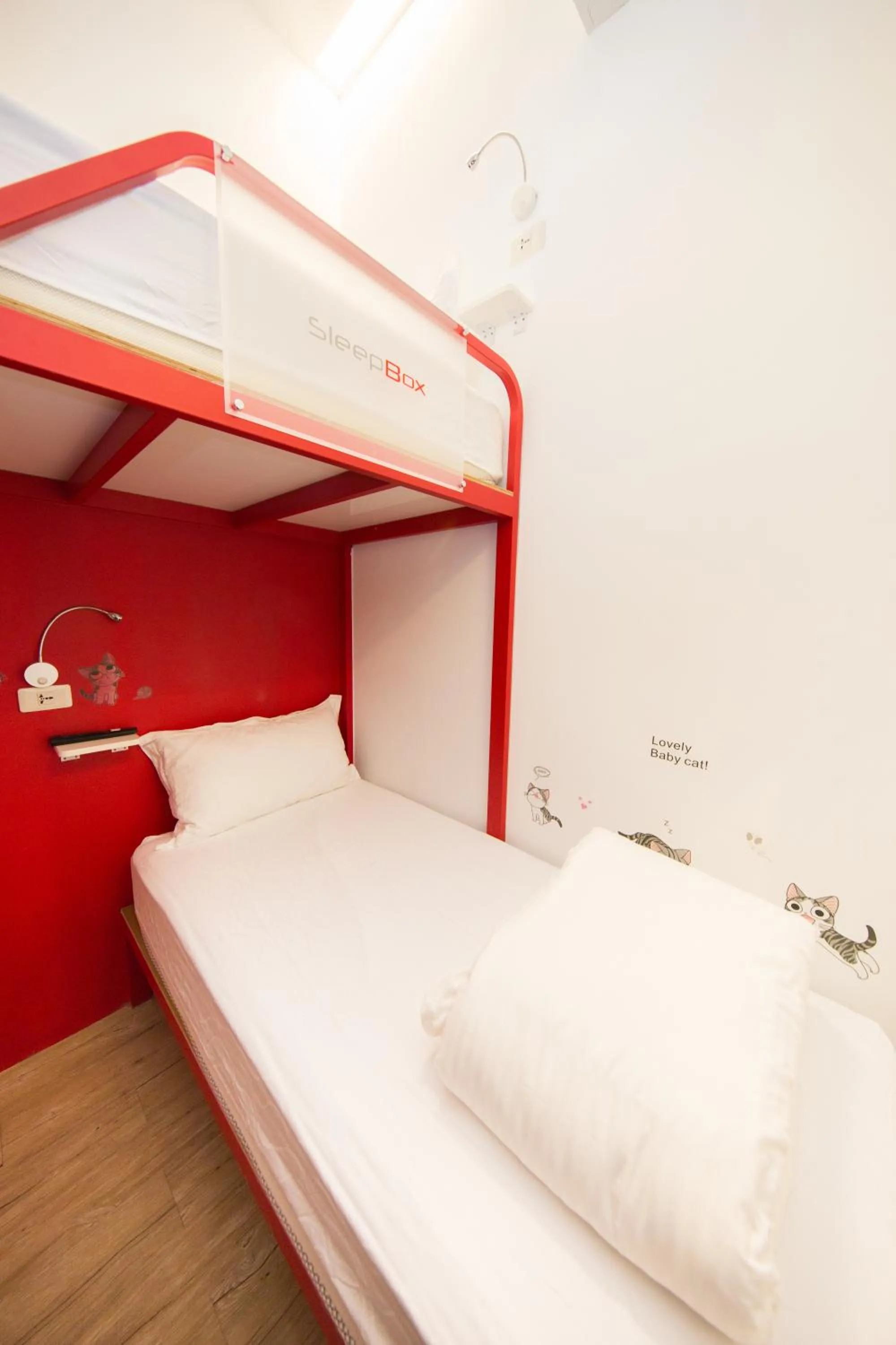 bunk bed, Bed in SleepBox Hostel