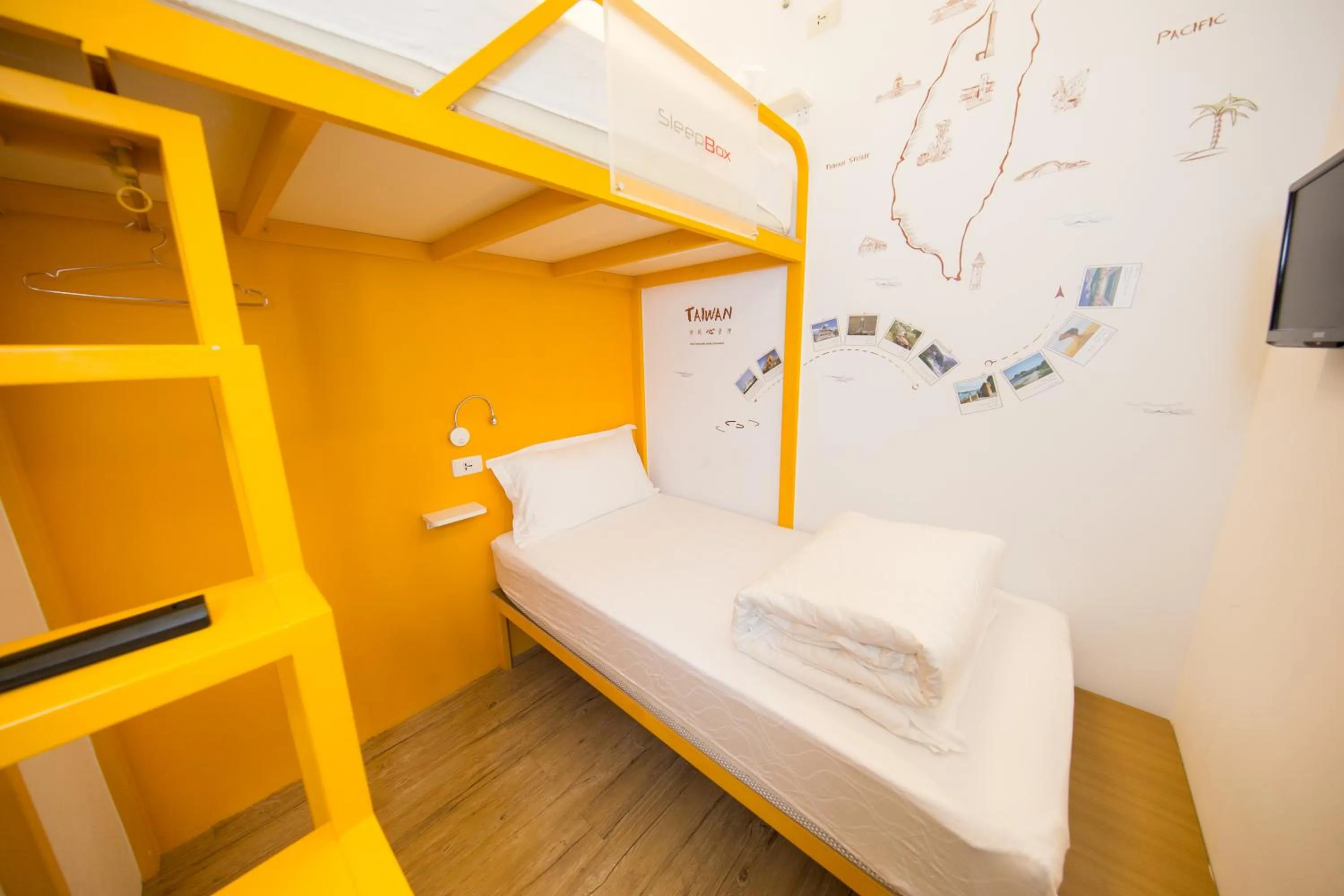 bunk bed, Bed in SleepBox Hostel
