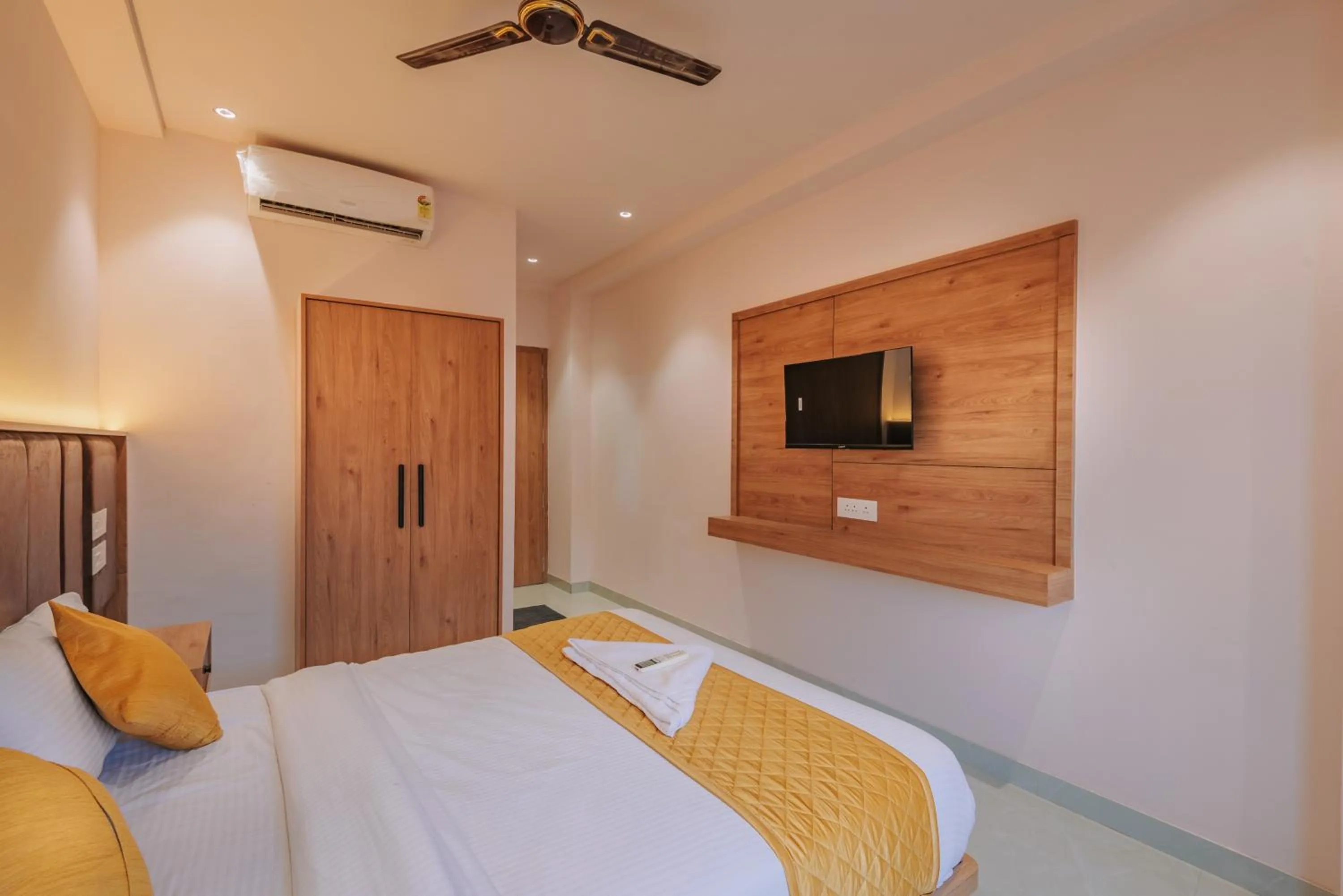 Hotel Beverly Palace Kozhikode - Hotel and Restaurant
